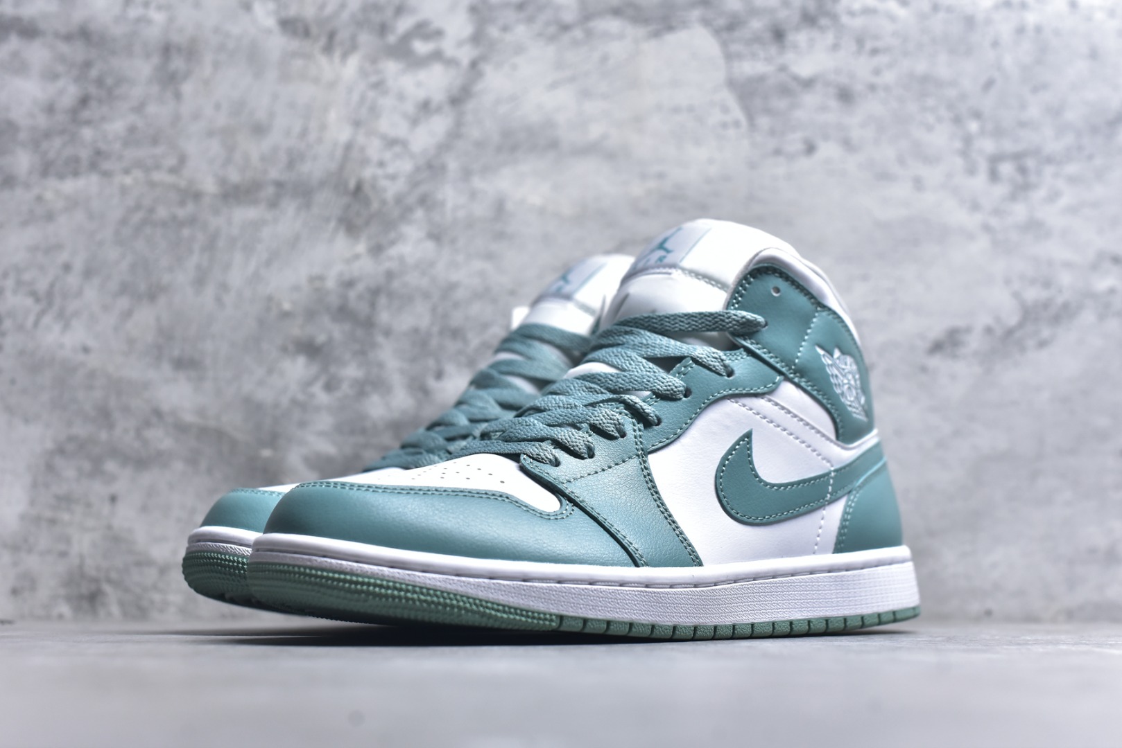 图片[2]-#Air Jordan AJ1 High 高帮全系列 性价比批次 原盒原配 大厂出品 原厂楦头纸板数据开发 鞋型公整不松垮 采购头层皮料冲裁 高整洁度 上脚原汁原味的公司货既视感 原底独立模具 中底四线拉帮完美走线 原模大底咬花 实拍调校N版已经零色差零失真 百分百还原实物色彩所见即所得 不存在货不对板色差等低级问题 选购参考实物拍摄 不混卖不参货 只用心做好货严格选品 承诺混一赔十 尺码：36 36.5 37.5 38 38.5 39 40 40.5 41 42 42.5 43 44 44.5 45-选品中心