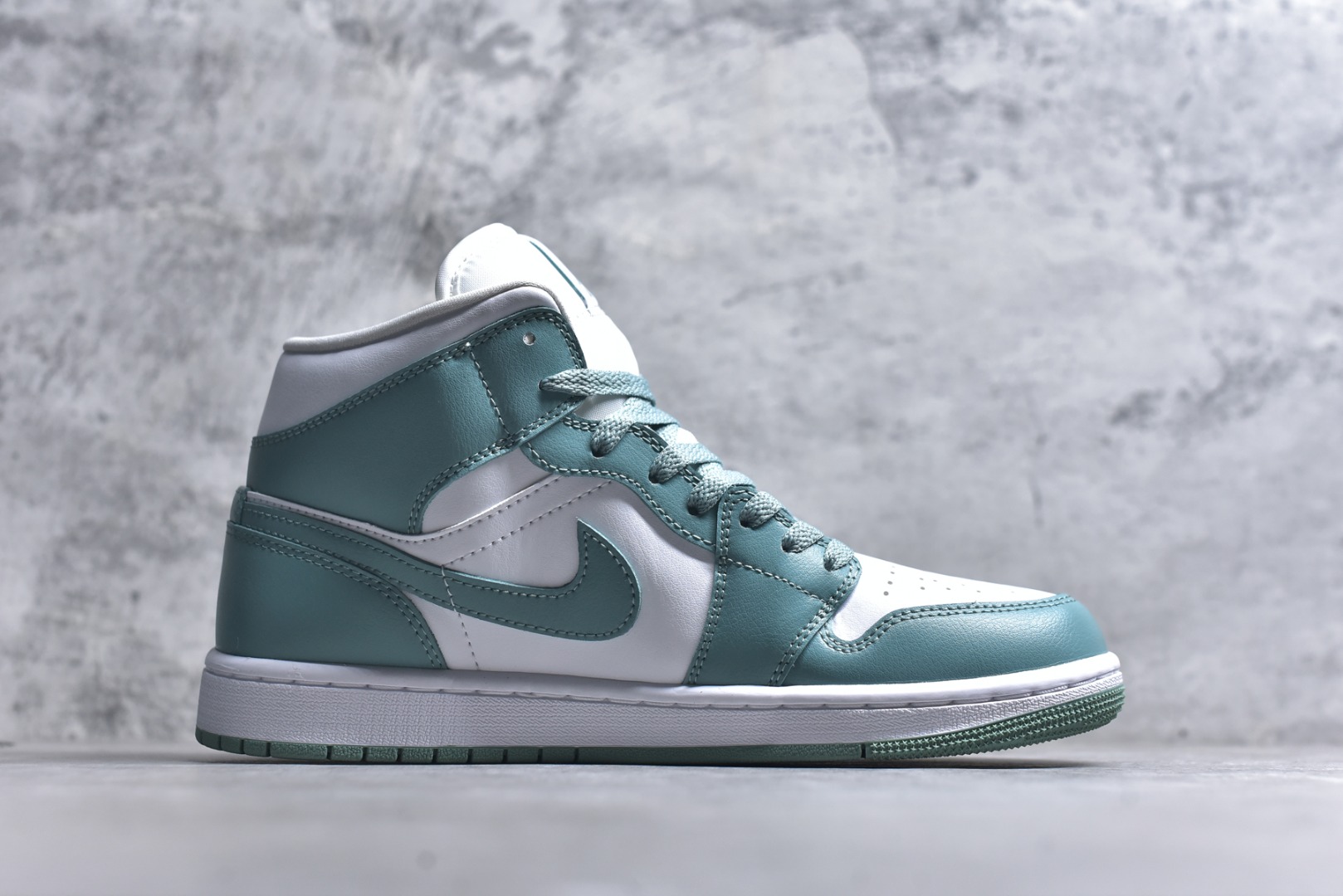 图片[3]-#Air Jordan AJ1 High 高帮全系列 性价比批次 原盒原配 大厂出品 原厂楦头纸板数据开发 鞋型公整不松垮 采购头层皮料冲裁 高整洁度 上脚原汁原味的公司货既视感 原底独立模具 中底四线拉帮完美走线 原模大底咬花 实拍调校N版已经零色差零失真 百分百还原实物色彩所见即所得 不存在货不对板色差等低级问题 选购参考实物拍摄 不混卖不参货 只用心做好货严格选品 承诺混一赔十 尺码：36 36.5 37.5 38 38.5 39 40 40.5 41 42 42.5 43 44 44.5 45-选品中心