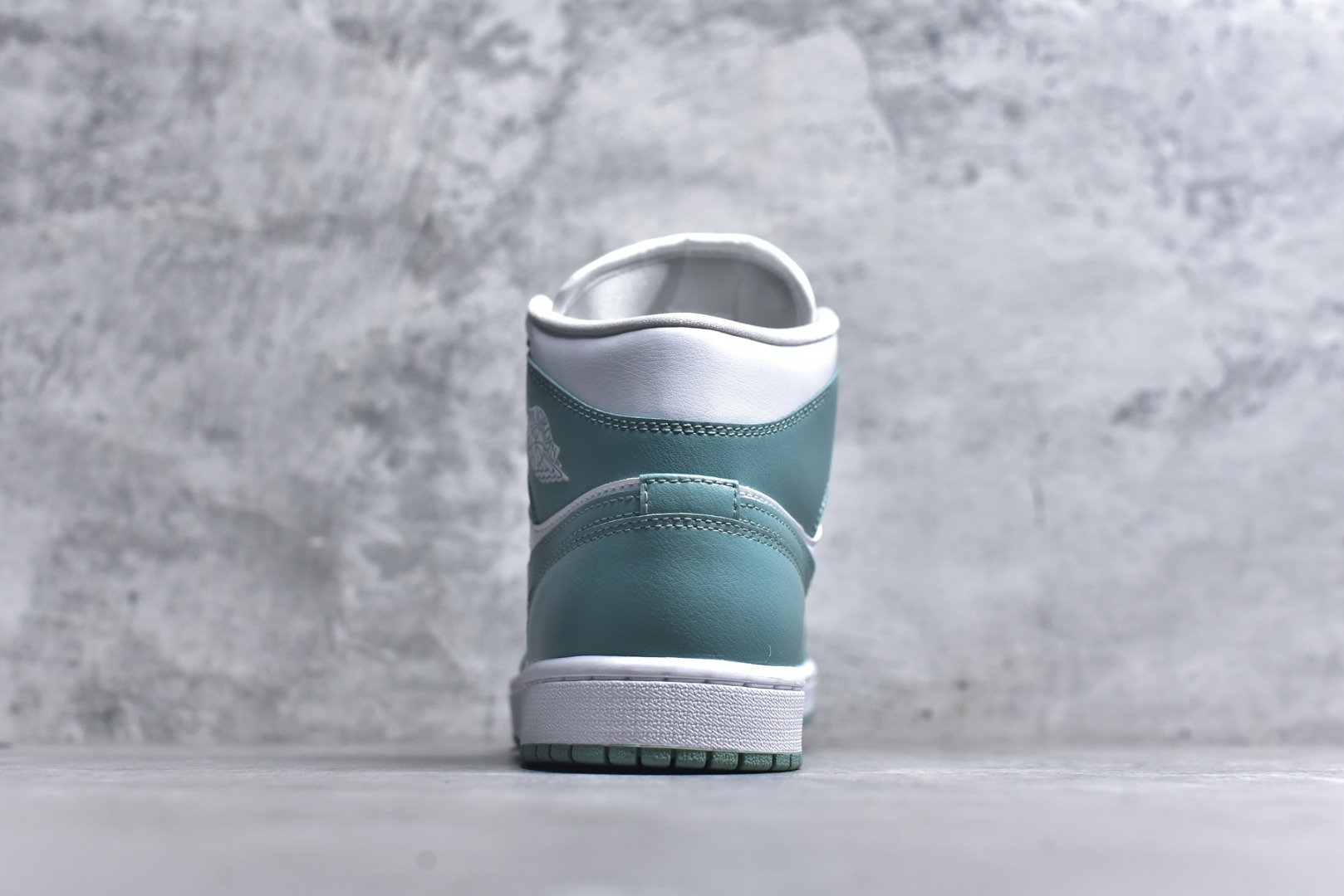 图片[5]-#Air Jordan AJ1 High 高帮全系列 性价比批次 原盒原配 大厂出品 原厂楦头纸板数据开发 鞋型公整不松垮 采购头层皮料冲裁 高整洁度 上脚原汁原味的公司货既视感 原底独立模具 中底四线拉帮完美走线 原模大底咬花 实拍调校N版已经零色差零失真 百分百还原实物色彩所见即所得 不存在货不对板色差等低级问题 选购参考实物拍摄 不混卖不参货 只用心做好货严格选品 承诺混一赔十 尺码：36 36.5 37.5 38 38.5 39 40 40.5 41 42 42.5 43 44 44.5 45-选品中心