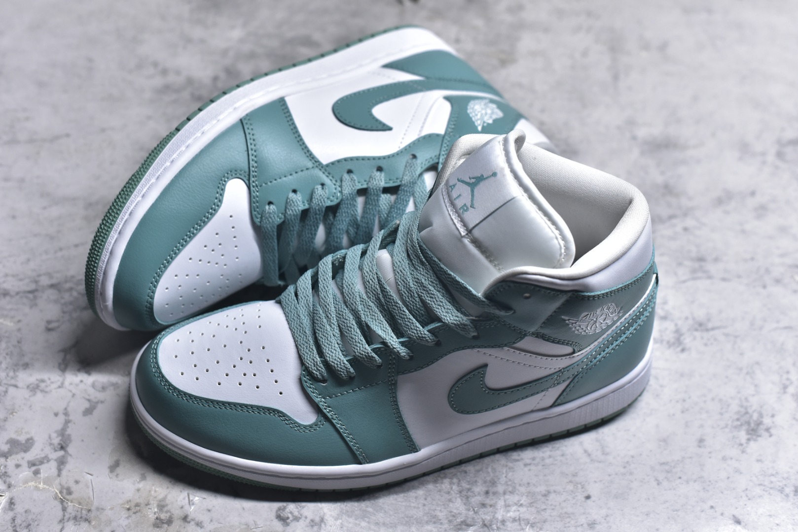 图片[7]-#Air Jordan AJ1 High 高帮全系列 性价比批次 原盒原配 大厂出品 原厂楦头纸板数据开发 鞋型公整不松垮 采购头层皮料冲裁 高整洁度 上脚原汁原味的公司货既视感 原底独立模具 中底四线拉帮完美走线 原模大底咬花 实拍调校N版已经零色差零失真 百分百还原实物色彩所见即所得 不存在货不对板色差等低级问题 选购参考实物拍摄 不混卖不参货 只用心做好货严格选品 承诺混一赔十 尺码：36 36.5 37.5 38 38.5 39 40 40.5 41 42 42.5 43 44 44.5 45-选品中心