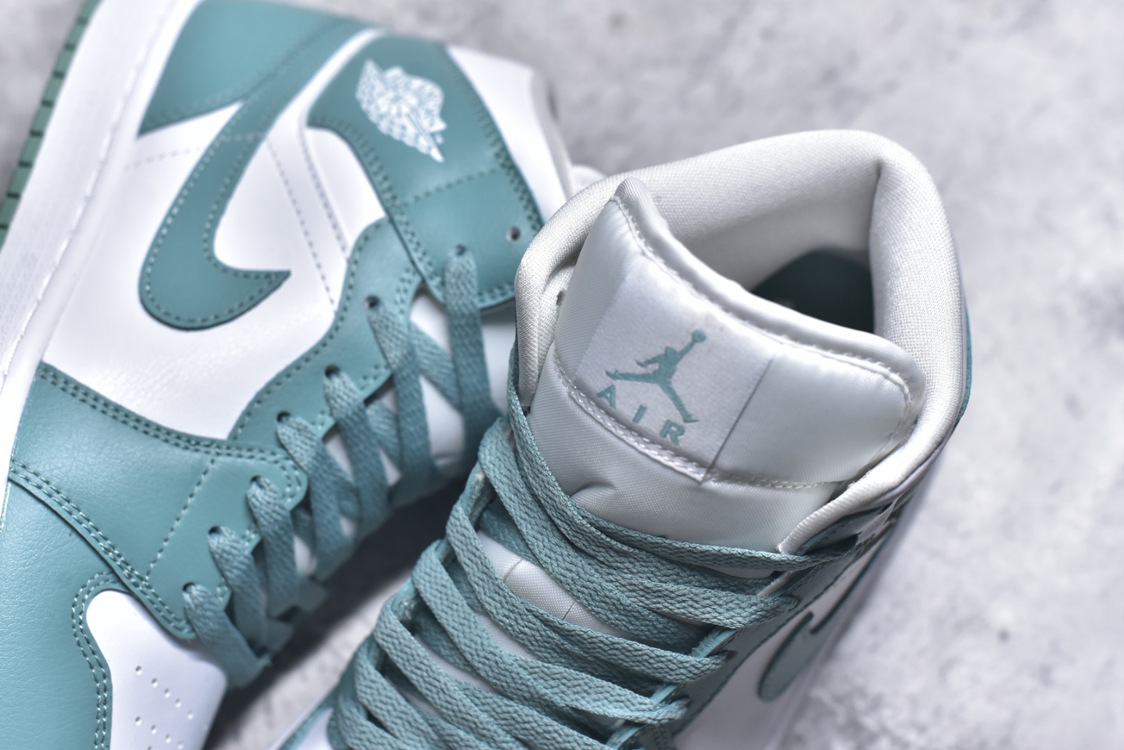 图片[9]-#Air Jordan AJ1 High 高帮全系列 性价比批次 原盒原配 大厂出品 原厂楦头纸板数据开发 鞋型公整不松垮 采购头层皮料冲裁 高整洁度 上脚原汁原味的公司货既视感 原底独立模具 中底四线拉帮完美走线 原模大底咬花 实拍调校N版已经零色差零失真 百分百还原实物色彩所见即所得 不存在货不对板色差等低级问题 选购参考实物拍摄 不混卖不参货 只用心做好货严格选品 承诺混一赔十 尺码：36 36.5 37.5 38 38.5 39 40 40.5 41 42 42.5 43 44 44.5 45-选品中心