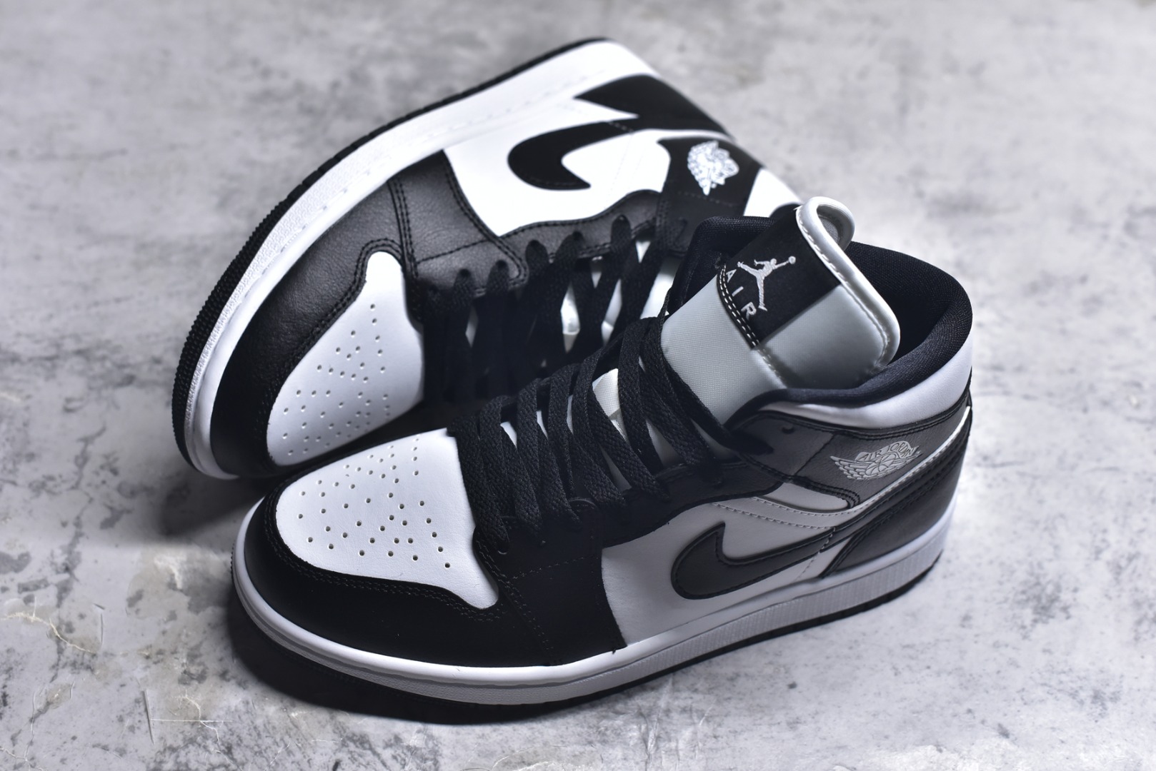 图片[7]-#Air Jordan AJ1 High 高帮全系列 性价比批次 原盒原配 大厂出品 原厂楦头纸板数据开发 鞋型公整不松垮 采购头层皮料冲裁 高整洁度 上脚原汁原味的公司货既视感 原底独立模具 中底四线拉帮完美走线 原模大底咬花 实拍调校N版已经零色差零失真 百分百还原实物色彩所见即所得 不存在货不对板色差等低级问题 选购参考实物拍摄 不混卖不参货 只用心做好货严格选品 承诺混一赔十 尺码：36 36.5 37.5 38 38.5 39 40 40.5 41 42 42.5 43 44 44.5 45-选品中心