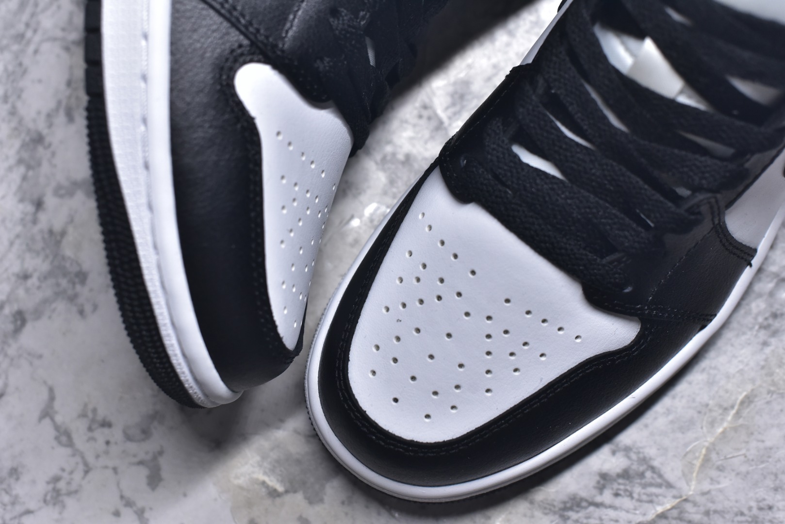 图片[8]-#Air Jordan AJ1 High 高帮全系列 性价比批次 原盒原配 大厂出品 原厂楦头纸板数据开发 鞋型公整不松垮 采购头层皮料冲裁 高整洁度 上脚原汁原味的公司货既视感 原底独立模具 中底四线拉帮完美走线 原模大底咬花 实拍调校N版已经零色差零失真 百分百还原实物色彩所见即所得 不存在货不对板色差等低级问题 选购参考实物拍摄 不混卖不参货 只用心做好货严格选品 承诺混一赔十 尺码：36 36.5 37.5 38 38.5 39 40 40.5 41 42 42.5 43 44 44.5 45-选品中心