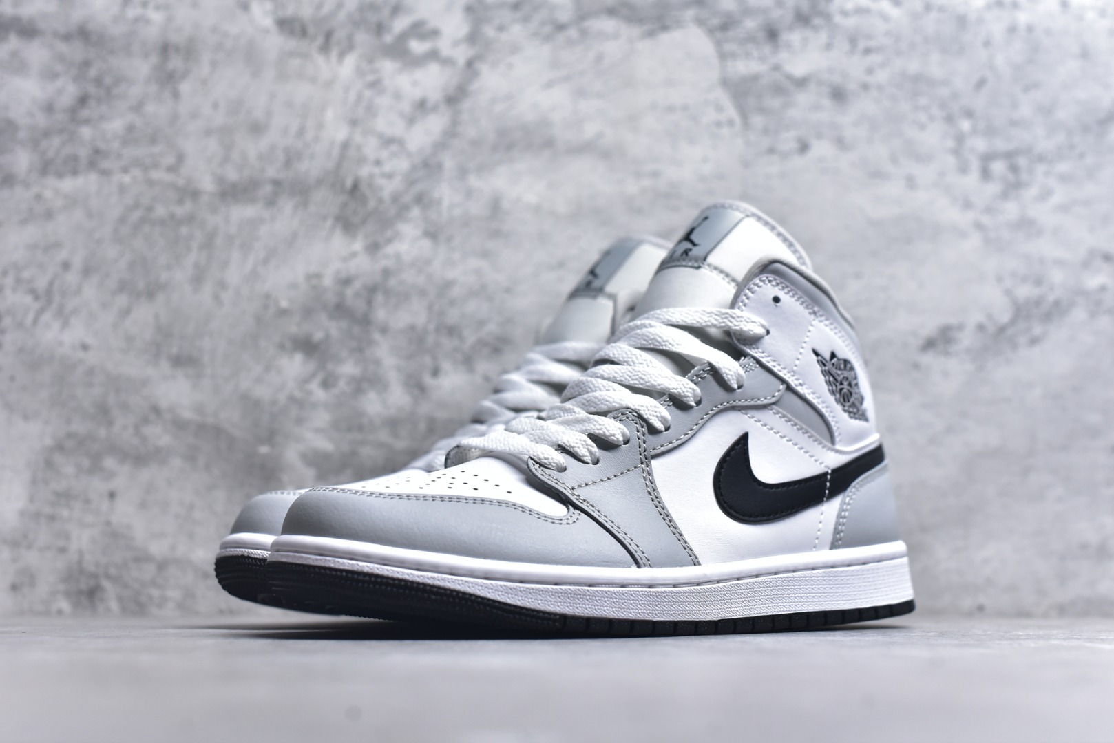 图片[2]-#Air Jordan AJ1 High 高帮全系列 性价比批次 原盒原配 大厂出品 原厂楦头纸板数据开发 鞋型公整不松垮 采购头层皮料冲裁 高整洁度 上脚原汁原味的公司货既视感 原底独立模具 中底四线拉帮完美走线 原模大底咬花 实拍调校N版已经零色差零失真 百分百还原实物色彩所见即所得 不存在货不对板色差等低级问题 选购参考实物拍摄 不混卖不参货 只用心做好货严格选品 承诺混一赔十 尺码：36 36.5 37.5 38 38.5 39 40 40.5 41 42 42.5 43 44 44.5 45-选品中心