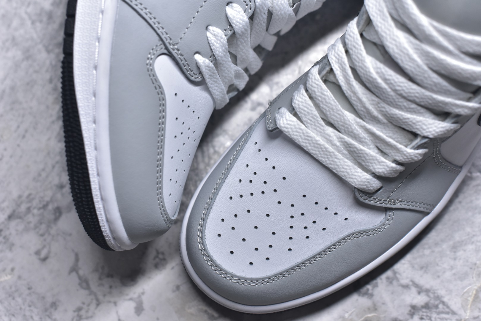 图片[8]-#Air Jordan AJ1 High 高帮全系列 性价比批次 原盒原配 大厂出品 原厂楦头纸板数据开发 鞋型公整不松垮 采购头层皮料冲裁 高整洁度 上脚原汁原味的公司货既视感 原底独立模具 中底四线拉帮完美走线 原模大底咬花 实拍调校N版已经零色差零失真 百分百还原实物色彩所见即所得 不存在货不对板色差等低级问题 选购参考实物拍摄 不混卖不参货 只用心做好货严格选品 承诺混一赔十 尺码：36 36.5 37.5 38 38.5 39 40 40.5 41 42 42.5 43 44 44.5 45-选品中心