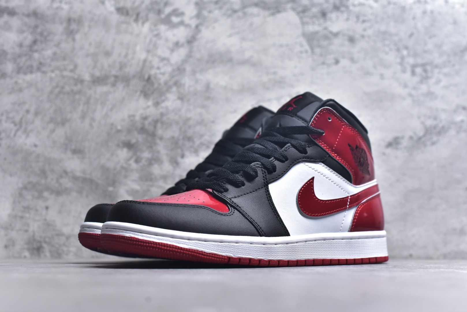 图片[2]-#Air Jordan AJ1 High 高帮全系列 性价比批次 原盒原配 大厂出品 原厂楦头纸板数据开发 鞋型公整不松垮 采购头层皮料冲裁 高整洁度 上脚原汁原味的公司货既视感 原底独立模具 中底四线拉帮完美走线 原模大底咬花 实拍调校N版已经零色差零失真 百分百还原实物色彩所见即所得 不存在货不对板色差等低级问题 选购参考实物拍摄 不混卖不参货 只用心做好货严格选品 承诺混一赔十 尺码：36 36.5 37.5 38 38.5 39 40 40.5 41 42 42.5 43 44 44.5 45-选品中心