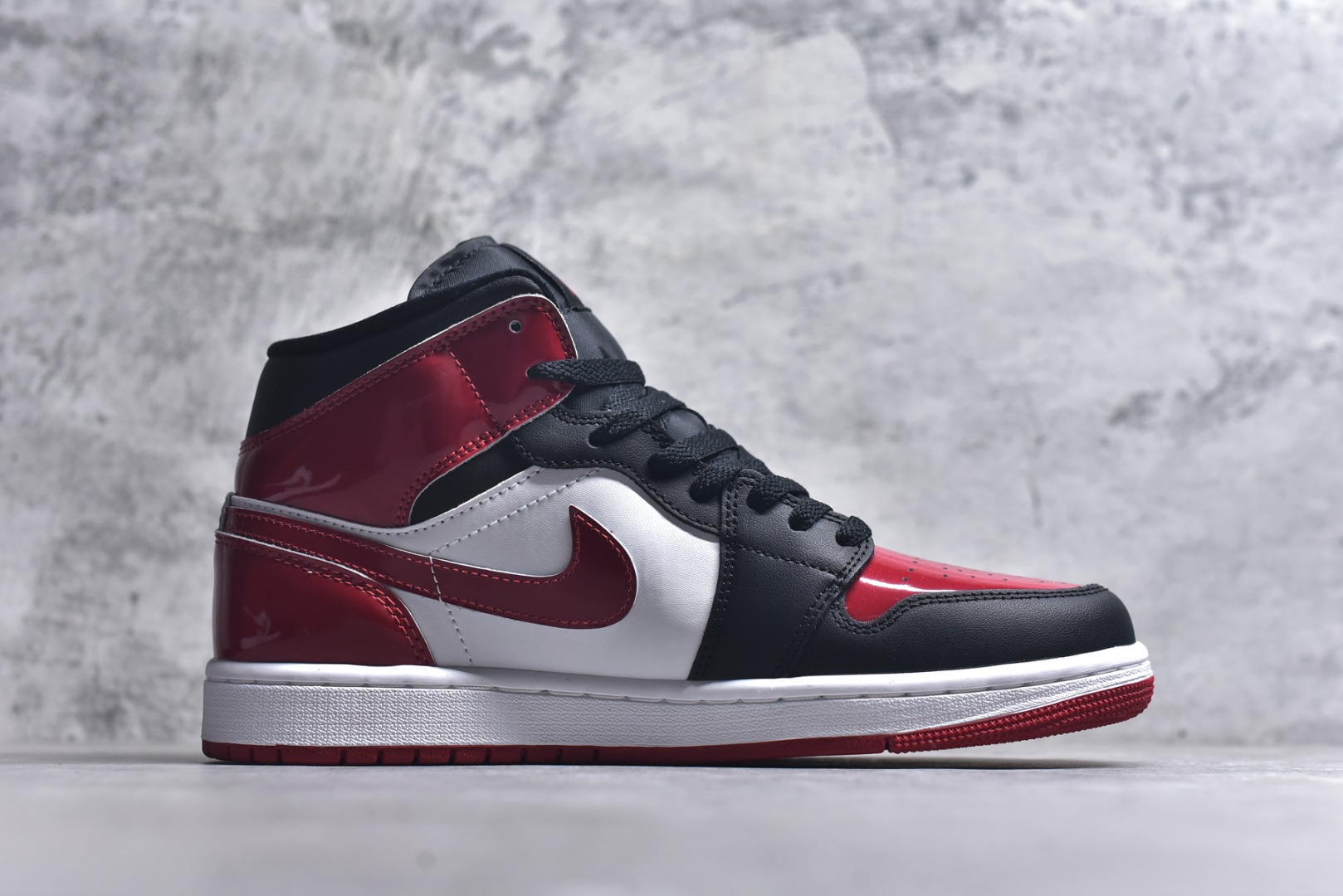 图片[3]-#Air Jordan AJ1 High 高帮全系列 性价比批次 原盒原配 大厂出品 原厂楦头纸板数据开发 鞋型公整不松垮 采购头层皮料冲裁 高整洁度 上脚原汁原味的公司货既视感 原底独立模具 中底四线拉帮完美走线 原模大底咬花 实拍调校N版已经零色差零失真 百分百还原实物色彩所见即所得 不存在货不对板色差等低级问题 选购参考实物拍摄 不混卖不参货 只用心做好货严格选品 承诺混一赔十 尺码：36 36.5 37.5 38 38.5 39 40 40.5 41 42 42.5 43 44 44.5 45-选品中心