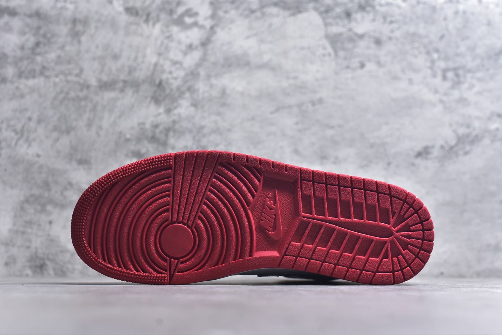 图片[6]-#Air Jordan AJ1 High 高帮全系列 性价比批次 原盒原配 大厂出品 原厂楦头纸板数据开发 鞋型公整不松垮 采购头层皮料冲裁 高整洁度 上脚原汁原味的公司货既视感 原底独立模具 中底四线拉帮完美走线 原模大底咬花 实拍调校N版已经零色差零失真 百分百还原实物色彩所见即所得 不存在货不对板色差等低级问题 选购参考实物拍摄 不混卖不参货 只用心做好货严格选品 承诺混一赔十 尺码：36 36.5 37.5 38 38.5 39 40 40.5 41 42 42.5 43 44 44.5 45-选品中心