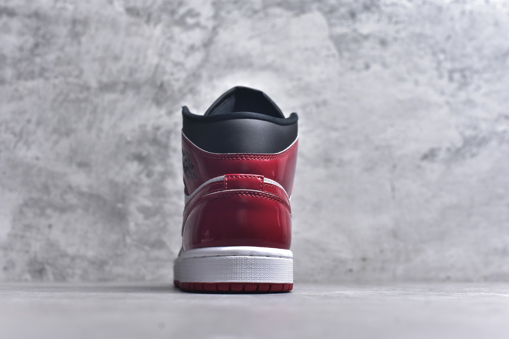 图片[5]-#Air Jordan AJ1 High 高帮全系列 性价比批次 原盒原配 大厂出品 原厂楦头纸板数据开发 鞋型公整不松垮 采购头层皮料冲裁 高整洁度 上脚原汁原味的公司货既视感 原底独立模具 中底四线拉帮完美走线 原模大底咬花 实拍调校N版已经零色差零失真 百分百还原实物色彩所见即所得 不存在货不对板色差等低级问题 选购参考实物拍摄 不混卖不参货 只用心做好货严格选品 承诺混一赔十 尺码：36 36.5 37.5 38 38.5 39 40 40.5 41 42 42.5 43 44 44.5 45-选品中心