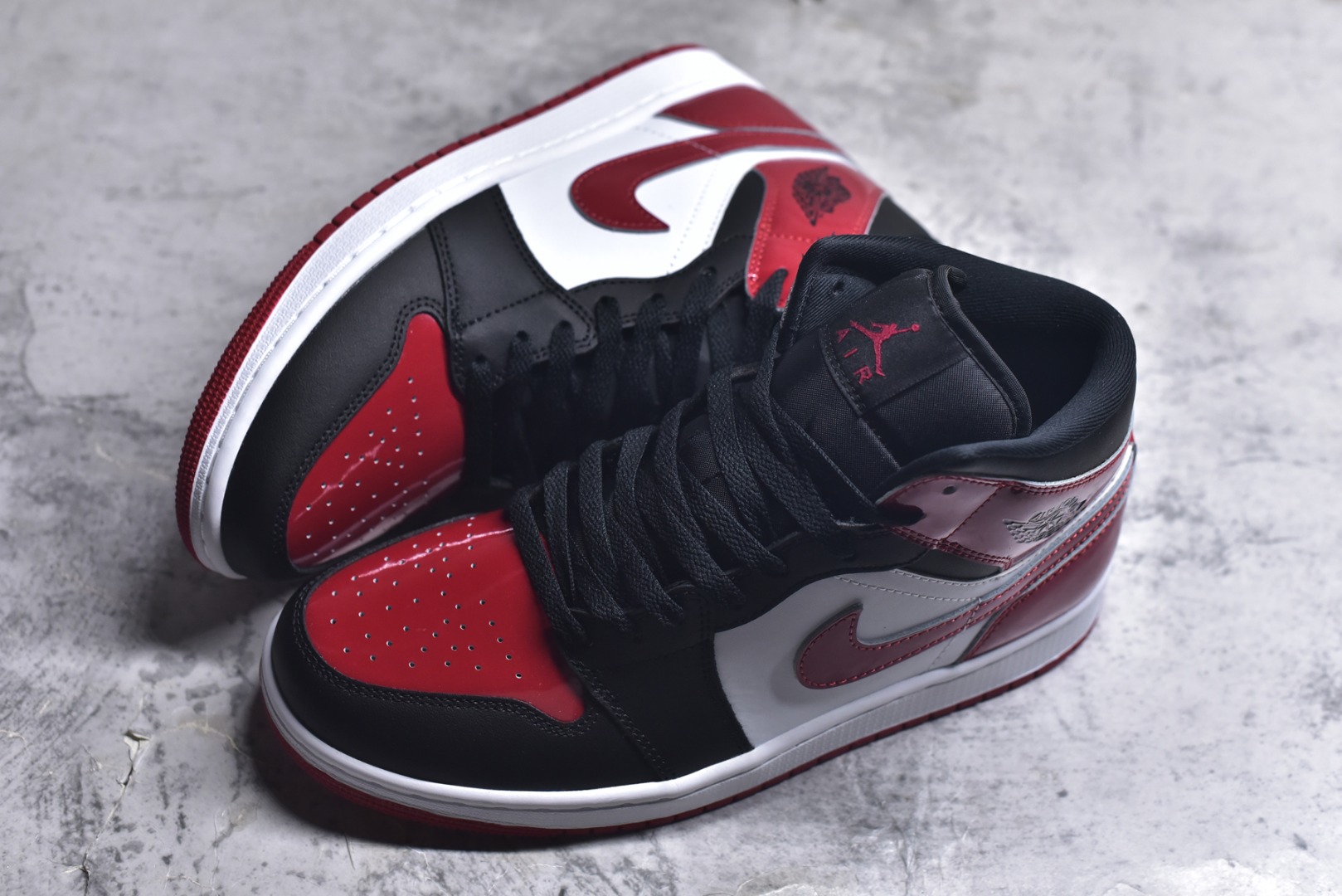 图片[7]-#Air Jordan AJ1 High 高帮全系列 性价比批次 原盒原配 大厂出品 原厂楦头纸板数据开发 鞋型公整不松垮 采购头层皮料冲裁 高整洁度 上脚原汁原味的公司货既视感 原底独立模具 中底四线拉帮完美走线 原模大底咬花 实拍调校N版已经零色差零失真 百分百还原实物色彩所见即所得 不存在货不对板色差等低级问题 选购参考实物拍摄 不混卖不参货 只用心做好货严格选品 承诺混一赔十 尺码：36 36.5 37.5 38 38.5 39 40 40.5 41 42 42.5 43 44 44.5 45-选品中心