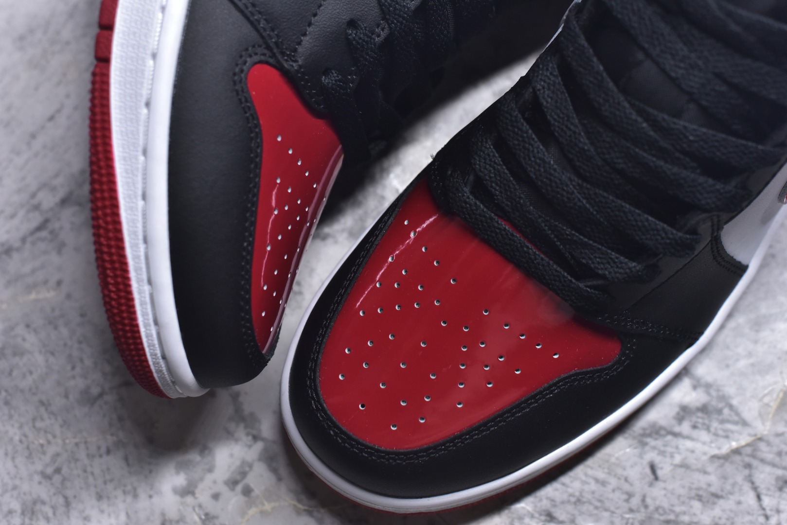 图片[8]-#Air Jordan AJ1 High 高帮全系列 性价比批次 原盒原配 大厂出品 原厂楦头纸板数据开发 鞋型公整不松垮 采购头层皮料冲裁 高整洁度 上脚原汁原味的公司货既视感 原底独立模具 中底四线拉帮完美走线 原模大底咬花 实拍调校N版已经零色差零失真 百分百还原实物色彩所见即所得 不存在货不对板色差等低级问题 选购参考实物拍摄 不混卖不参货 只用心做好货严格选品 承诺混一赔十 尺码：36 36.5 37.5 38 38.5 39 40 40.5 41 42 42.5 43 44 44.5 45-选品中心