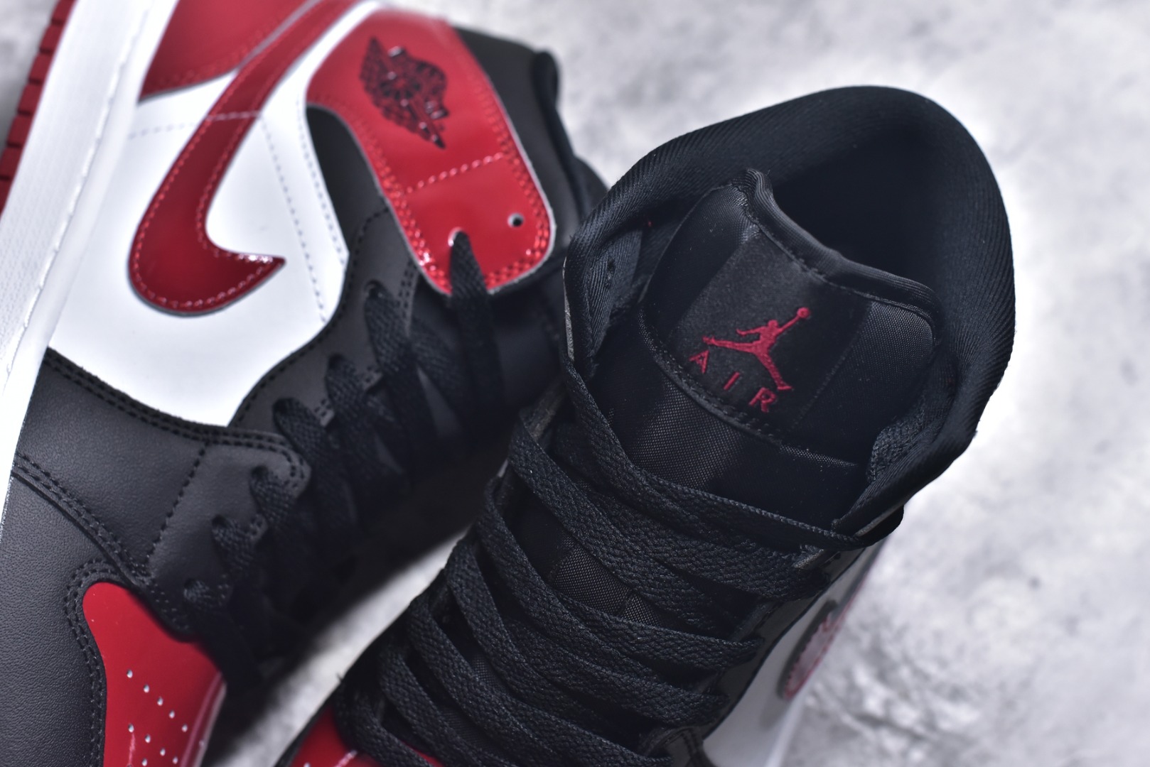 图片[9]-#Air Jordan AJ1 High 高帮全系列 性价比批次 原盒原配 大厂出品 原厂楦头纸板数据开发 鞋型公整不松垮 采购头层皮料冲裁 高整洁度 上脚原汁原味的公司货既视感 原底独立模具 中底四线拉帮完美走线 原模大底咬花 实拍调校N版已经零色差零失真 百分百还原实物色彩所见即所得 不存在货不对板色差等低级问题 选购参考实物拍摄 不混卖不参货 只用心做好货严格选品 承诺混一赔十 尺码：36 36.5 37.5 38 38.5 39 40 40.5 41 42 42.5 43 44 44.5 45-选品中心