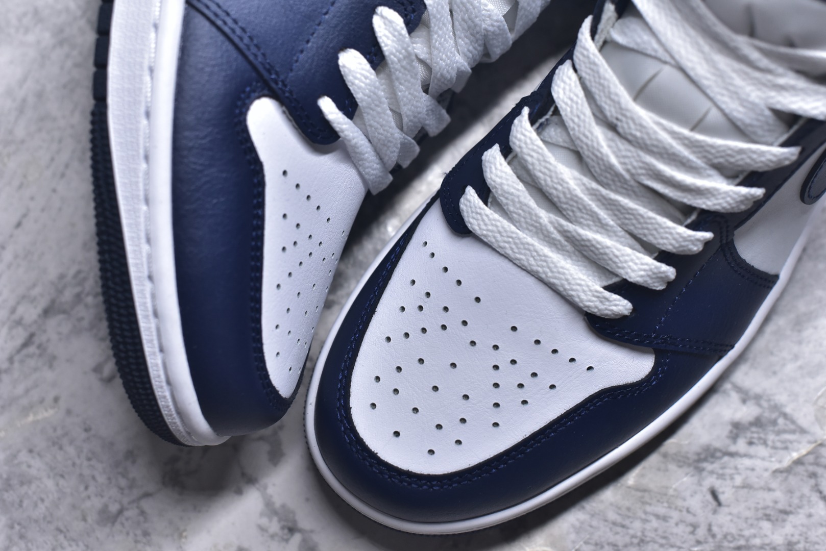 图片[8]-#Air Jordan AJ1 High 高帮全系列 性价比批次 原盒原配 大厂出品 原厂楦头纸板数据开发 鞋型公整不松垮 采购头层皮料冲裁 高整洁度 上脚原汁原味的公司货既视感 原底独立模具 中底四线拉帮完美走线 原模大底咬花 实拍调校N版已经零色差零失真 百分百还原实物色彩所见即所得 不存在货不对板色差等低级问题 选购参考实物拍摄 不混卖不参货 只用心做好货严格选品 承诺混一赔十 尺码：36 36.5 37.5 38 38.5 39 40 40.5 41 42 42.5 43 44 44.5 45-选品中心