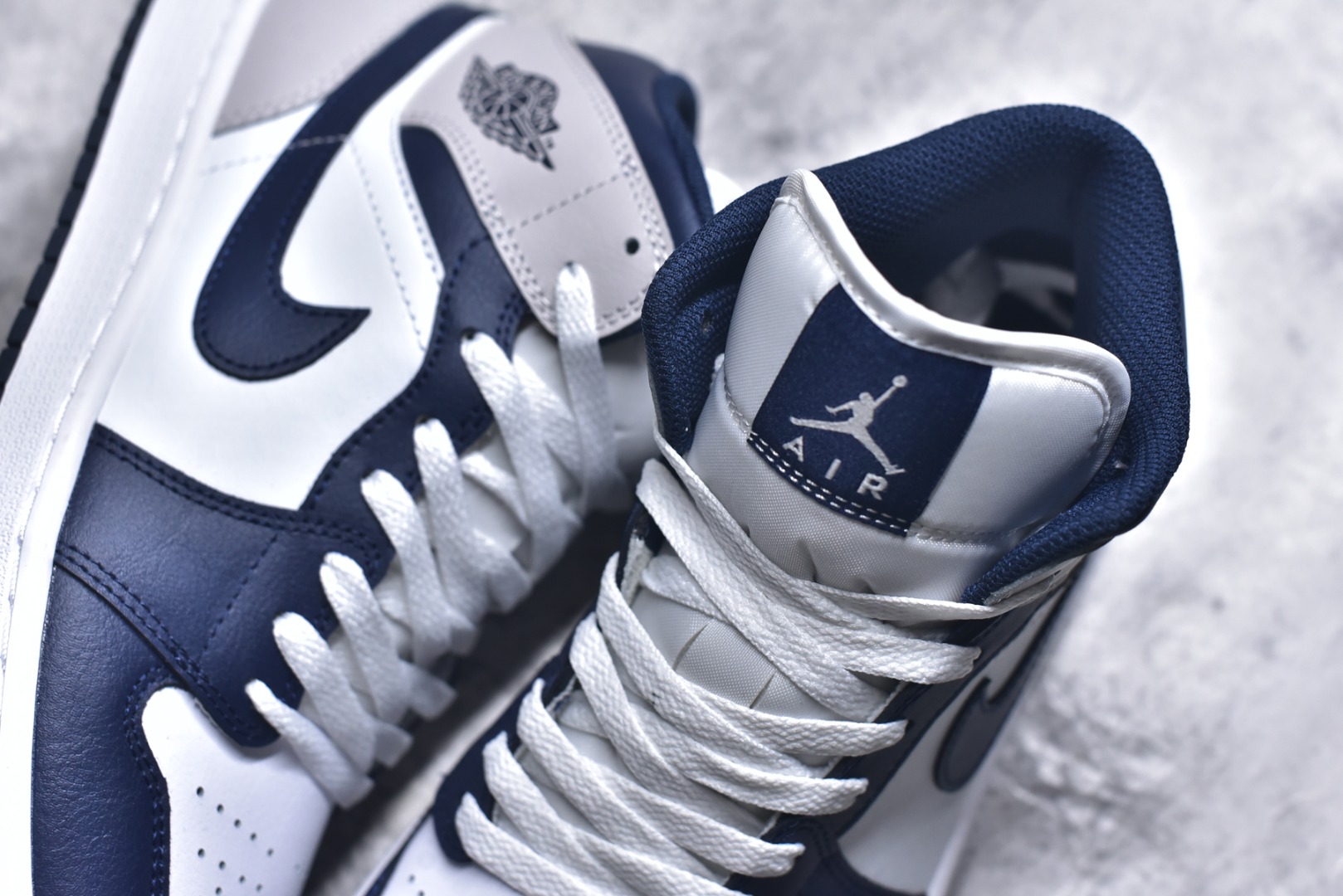 图片[9]-#Air Jordan AJ1 High 高帮全系列 性价比批次 原盒原配 大厂出品 原厂楦头纸板数据开发 鞋型公整不松垮 采购头层皮料冲裁 高整洁度 上脚原汁原味的公司货既视感 原底独立模具 中底四线拉帮完美走线 原模大底咬花 实拍调校N版已经零色差零失真 百分百还原实物色彩所见即所得 不存在货不对板色差等低级问题 选购参考实物拍摄 不混卖不参货 只用心做好货严格选品 承诺混一赔十 尺码：36 36.5 37.5 38 38.5 39 40 40.5 41 42 42.5 43 44 44.5 45-选品中心