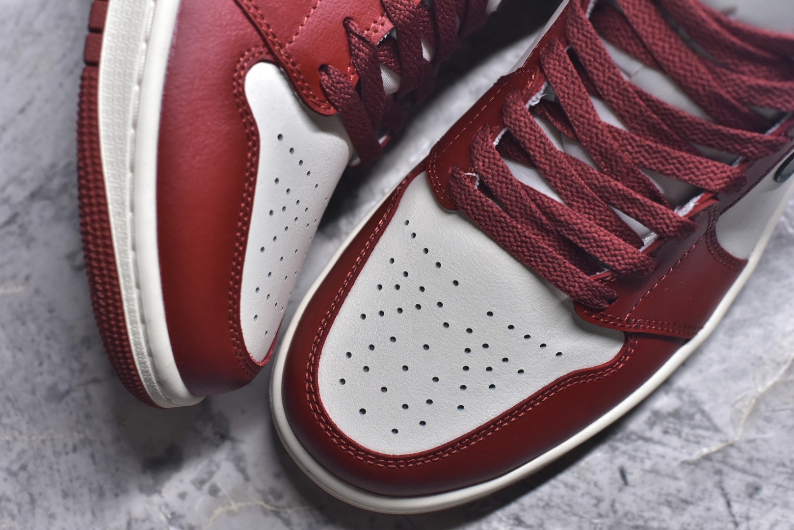 图片[8]-#Air Jordan AJ1 High 高帮全系列 性价比批次 原盒原配 大厂出品 原厂楦头纸板数据开发 鞋型公整不松垮 采购头层皮料冲裁 高整洁度 上脚原汁原味的公司货既视感 原底独立模具 中底四线拉帮完美走线 原模大底咬花 实拍调校N版已经零色差零失真 百分百还原实物色彩所见即所得 不存在货不对板色差等低级问题 选购参考实物拍摄 不混卖不参货 只用心做好货严格选品 承诺混一赔十 尺码：36 36.5 37.5 38 38.5 39 40 40.5 41 42 42.5 43 44 44.5 45-选品中心