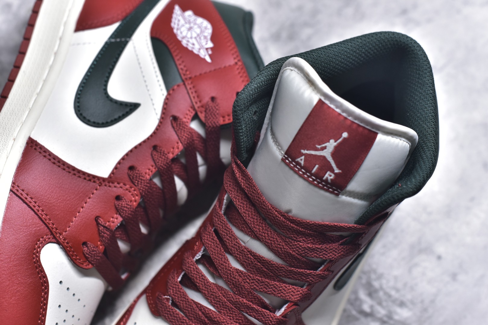 图片[9]-#Air Jordan AJ1 High 高帮全系列 性价比批次 原盒原配 大厂出品 原厂楦头纸板数据开发 鞋型公整不松垮 采购头层皮料冲裁 高整洁度 上脚原汁原味的公司货既视感 原底独立模具 中底四线拉帮完美走线 原模大底咬花 实拍调校N版已经零色差零失真 百分百还原实物色彩所见即所得 不存在货不对板色差等低级问题 选购参考实物拍摄 不混卖不参货 只用心做好货严格选品 承诺混一赔十 尺码：36 36.5 37.5 38 38.5 39 40 40.5 41 42 42.5 43 44 44.5 45-选品中心