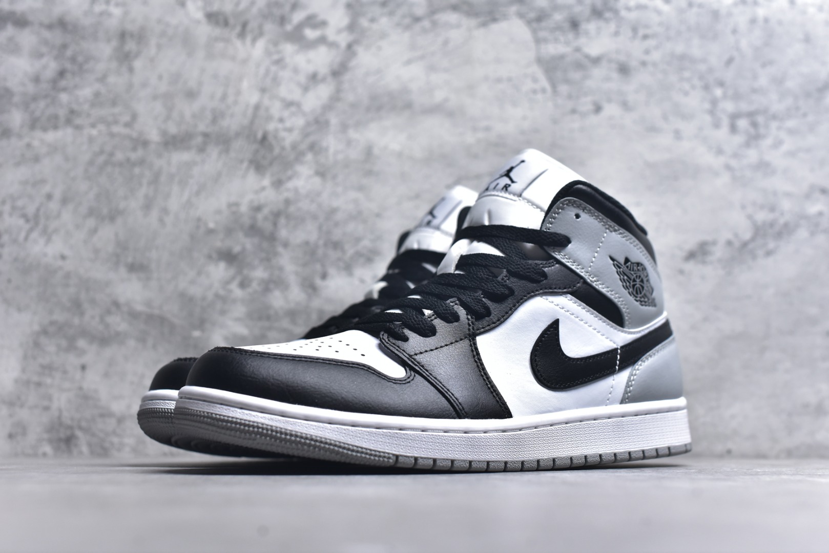 图片[2]-#Air Jordan AJ1 High 高帮全系列 性价比批次 原盒原配 大厂出品 原厂楦头纸板数据开发 鞋型公整不松垮 采购头层皮料冲裁 高整洁度 上脚原汁原味的公司货既视感 原底独立模具 中底四线拉帮完美走线 原模大底咬花 实拍调校N版已经零色差零失真 百分百还原实物色彩所见即所得 不存在货不对板色差等低级问题 选购参考实物拍摄 不混卖不参货 只用心做好货严格选品 承诺混一赔十 尺码：36 36.5 37.5 38 38.5 39 40 40.5 41 42 42.5 43 44 44.5 45-选品中心