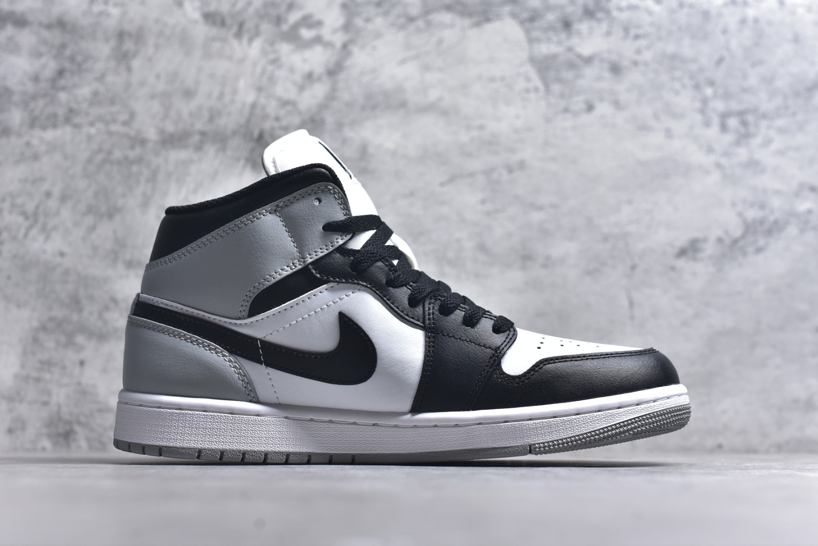 图片[3]-#Air Jordan AJ1 High 高帮全系列 性价比批次 原盒原配 大厂出品 原厂楦头纸板数据开发 鞋型公整不松垮 采购头层皮料冲裁 高整洁度 上脚原汁原味的公司货既视感 原底独立模具 中底四线拉帮完美走线 原模大底咬花 实拍调校N版已经零色差零失真 百分百还原实物色彩所见即所得 不存在货不对板色差等低级问题 选购参考实物拍摄 不混卖不参货 只用心做好货严格选品 承诺混一赔十 尺码：36 36.5 37.5 38 38.5 39 40 40.5 41 42 42.5 43 44 44.5 45-选品中心