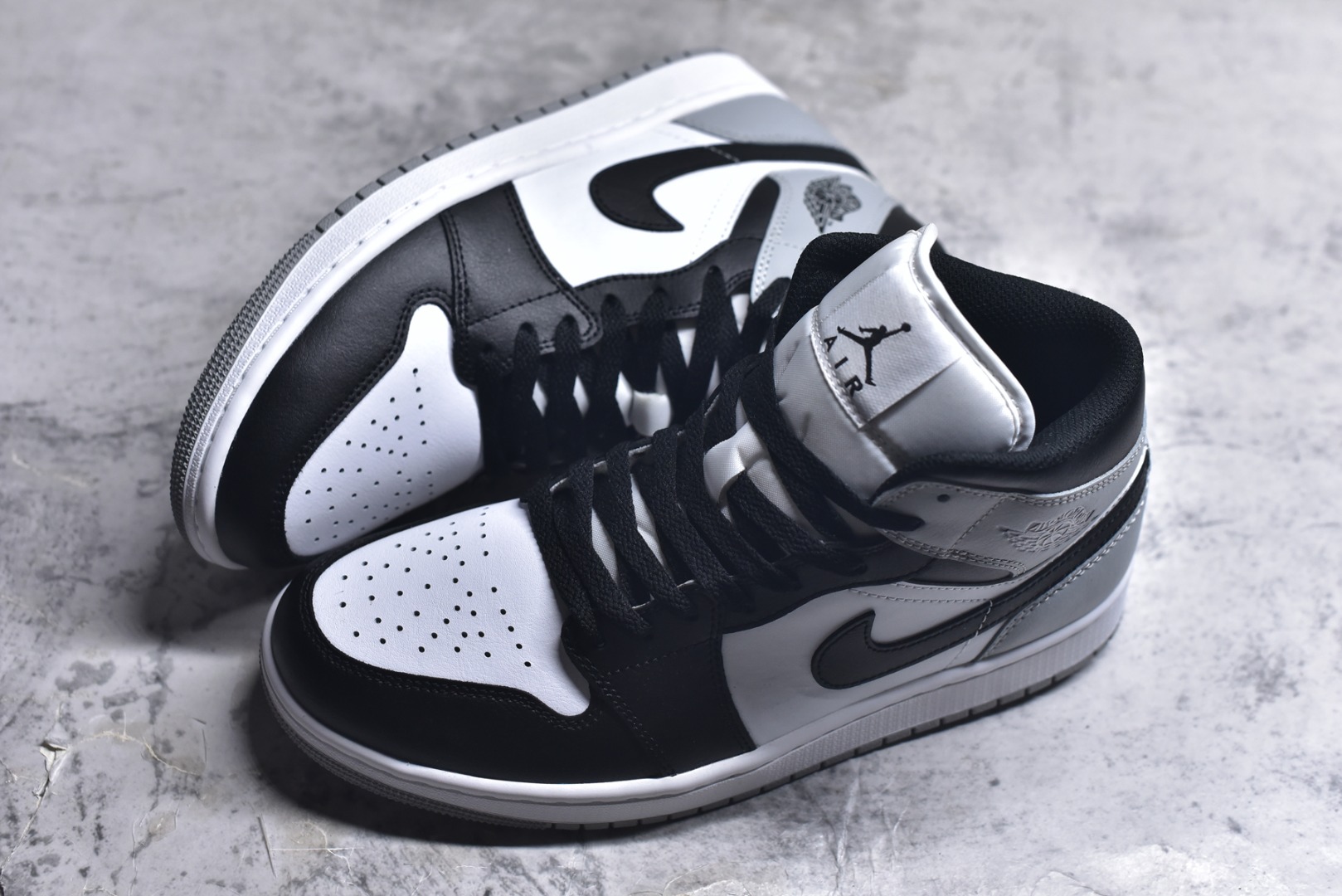 图片[7]-#Air Jordan AJ1 High 高帮全系列 性价比批次 原盒原配 大厂出品 原厂楦头纸板数据开发 鞋型公整不松垮 采购头层皮料冲裁 高整洁度 上脚原汁原味的公司货既视感 原底独立模具 中底四线拉帮完美走线 原模大底咬花 实拍调校N版已经零色差零失真 百分百还原实物色彩所见即所得 不存在货不对板色差等低级问题 选购参考实物拍摄 不混卖不参货 只用心做好货严格选品 承诺混一赔十 尺码：36 36.5 37.5 38 38.5 39 40 40.5 41 42 42.5 43 44 44.5 45-选品中心