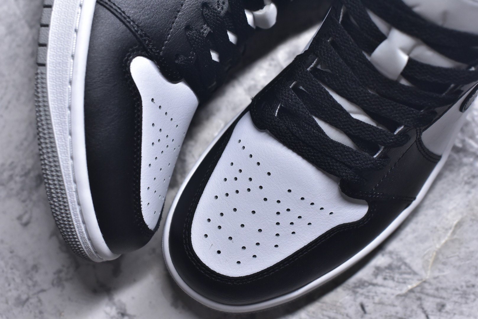 图片[8]-#Air Jordan AJ1 High 高帮全系列 性价比批次 原盒原配 大厂出品 原厂楦头纸板数据开发 鞋型公整不松垮 采购头层皮料冲裁 高整洁度 上脚原汁原味的公司货既视感 原底独立模具 中底四线拉帮完美走线 原模大底咬花 实拍调校N版已经零色差零失真 百分百还原实物色彩所见即所得 不存在货不对板色差等低级问题 选购参考实物拍摄 不混卖不参货 只用心做好货严格选品 承诺混一赔十 尺码：36 36.5 37.5 38 38.5 39 40 40.5 41 42 42.5 43 44 44.5 45-选品中心