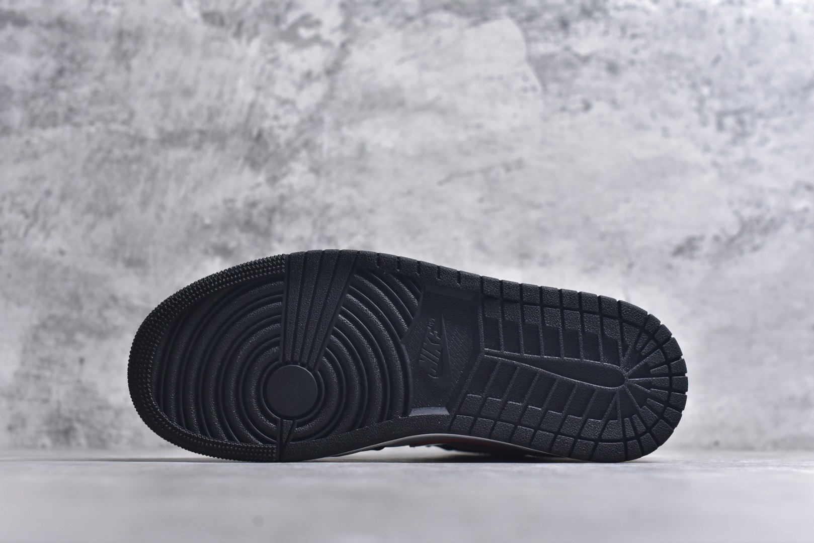 图片[6]-#Air Jordan AJ1 High 高帮全系列 性价比批次 原盒原配 大厂出品 原厂楦头纸板数据开发 鞋型公整不松垮 采购头层皮料冲裁 高整洁度 上脚原汁原味的公司货既视感 原底独立模具 中底四线拉帮完美走线 原模大底咬花 实拍调校N版已经零色差零失真 百分百还原实物色彩所见即所得 不存在货不对板色差等低级问题 选购参考实物拍摄 不混卖不参货 只用心做好货严格选品 承诺混一赔十 尺码：36 36.5 37.5 38 38.5 39 40 40.5 41 42 42.5 43 44 44.5 45-选品中心