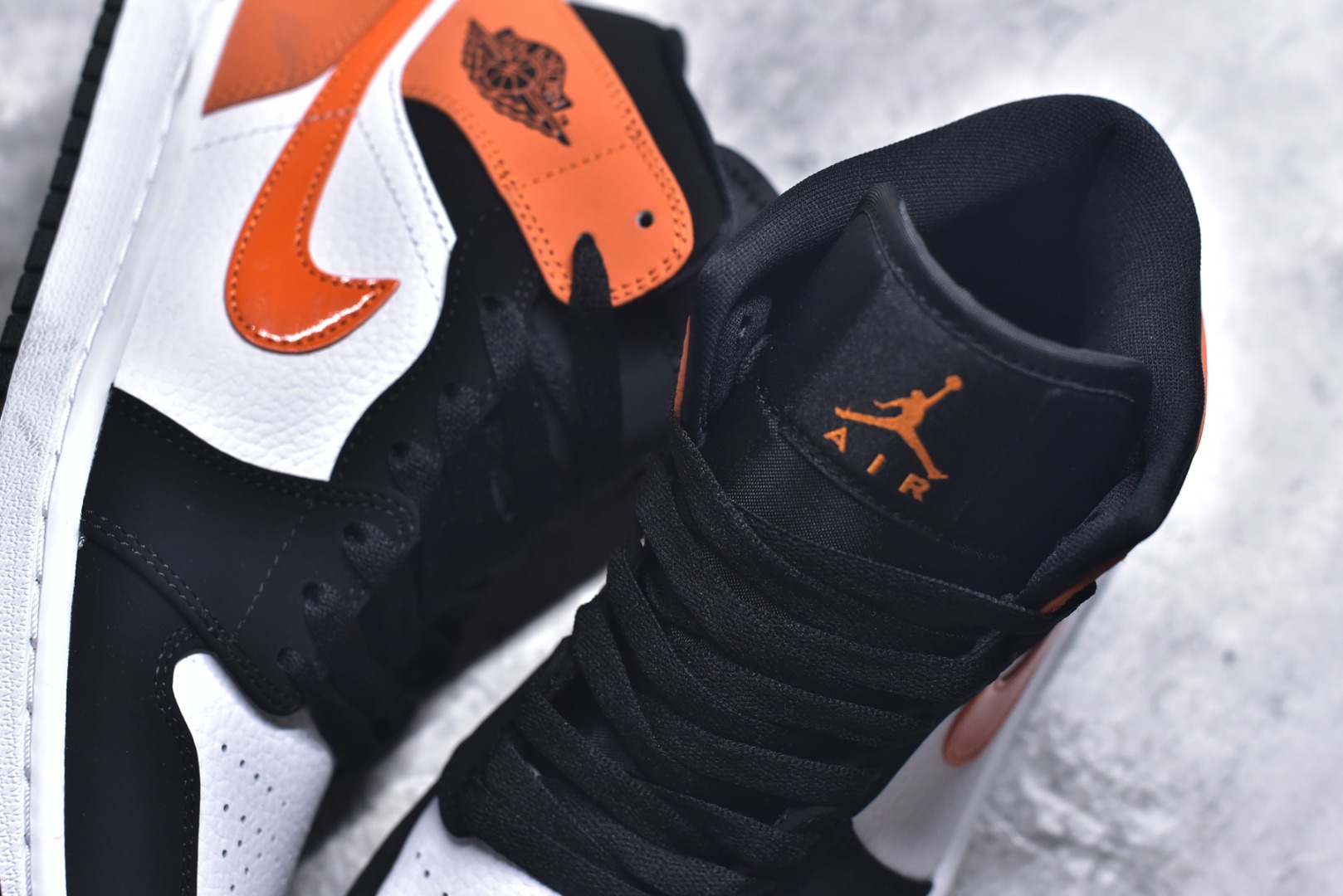 图片[9]-#Air Jordan AJ1 High 高帮全系列 性价比批次 原盒原配 大厂出品 原厂楦头纸板数据开发 鞋型公整不松垮 采购头层皮料冲裁 高整洁度 上脚原汁原味的公司货既视感 原底独立模具 中底四线拉帮完美走线 原模大底咬花 实拍调校N版已经零色差零失真 百分百还原实物色彩所见即所得 不存在货不对板色差等低级问题 选购参考实物拍摄 不混卖不参货 只用心做好货严格选品 承诺混一赔十 尺码：36 36.5 37.5 38 38.5 39 40 40.5 41 42 42.5 43 44 44.5 45-选品中心