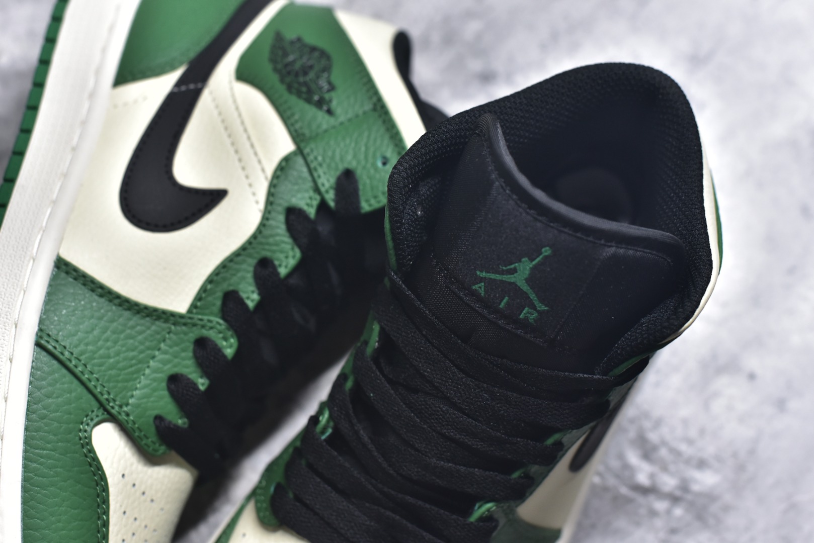 图片[9]-#Air Jordan AJ1 High 高帮全系列 性价比批次 原盒原配 大厂出品 原厂楦头纸板数据开发 鞋型公整不松垮 采购头层皮料冲裁 高整洁度 上脚原汁原味的公司货既视感 原底独立模具 中底四线拉帮完美走线 原模大底咬花 实拍调校N版已经零色差零失真 百分百还原实物色彩所见即所得 不存在货不对板色差等低级问题 选购参考实物拍摄 不混卖不参货 只用心做好货严格选品 承诺混一赔十 尺码：36 36.5 37.5 38 38.5 39 40 40.5 41 42 42.5 43 44 44.5 45-选品中心