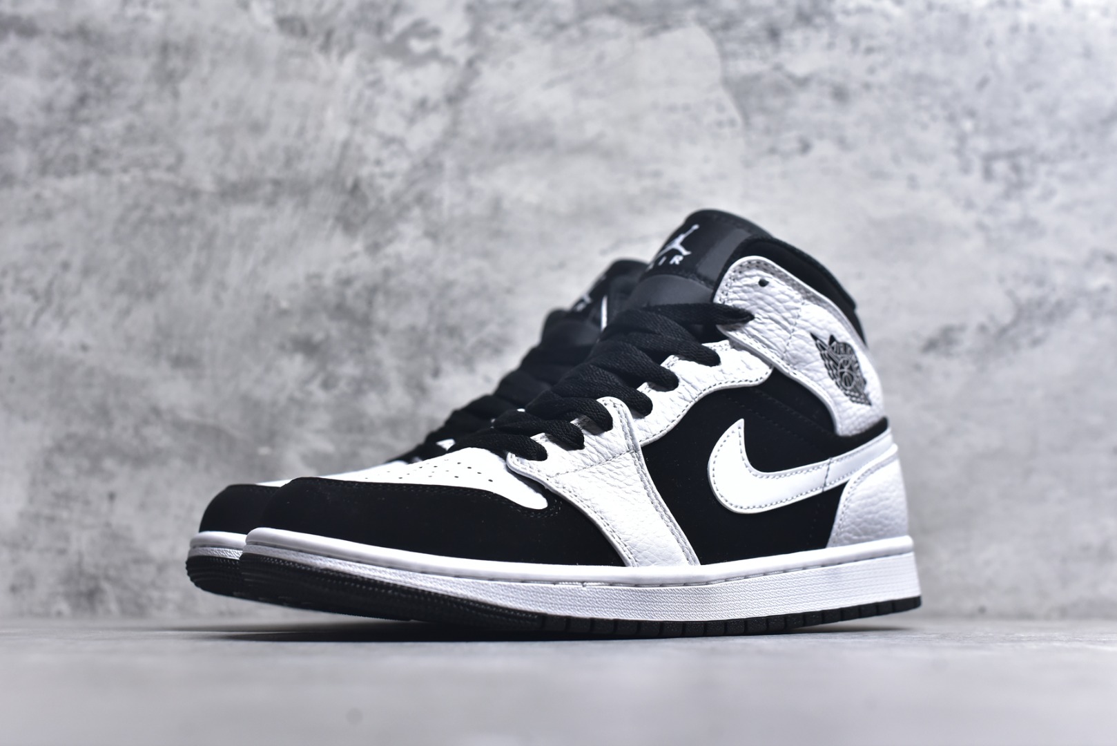 图片[2]-#Air Jordan AJ1 High 高帮全系列 性价比批次 原盒原配 大厂出品 原厂楦头纸板数据开发 鞋型公整不松垮 采购头层皮料冲裁 高整洁度 上脚原汁原味的公司货既视感 原底独立模具 中底四线拉帮完美走线 原模大底咬花 实拍调校N版已经零色差零失真 百分百还原实物色彩所见即所得 不存在货不对板色差等低级问题 选购参考实物拍摄 不混卖不参货 只用心做好货严格选品 承诺混一赔十 尺码：36 36.5 37.5 38 38.5 39 40 40.5 41 42 42.5 43 44 44.5 45-选品中心