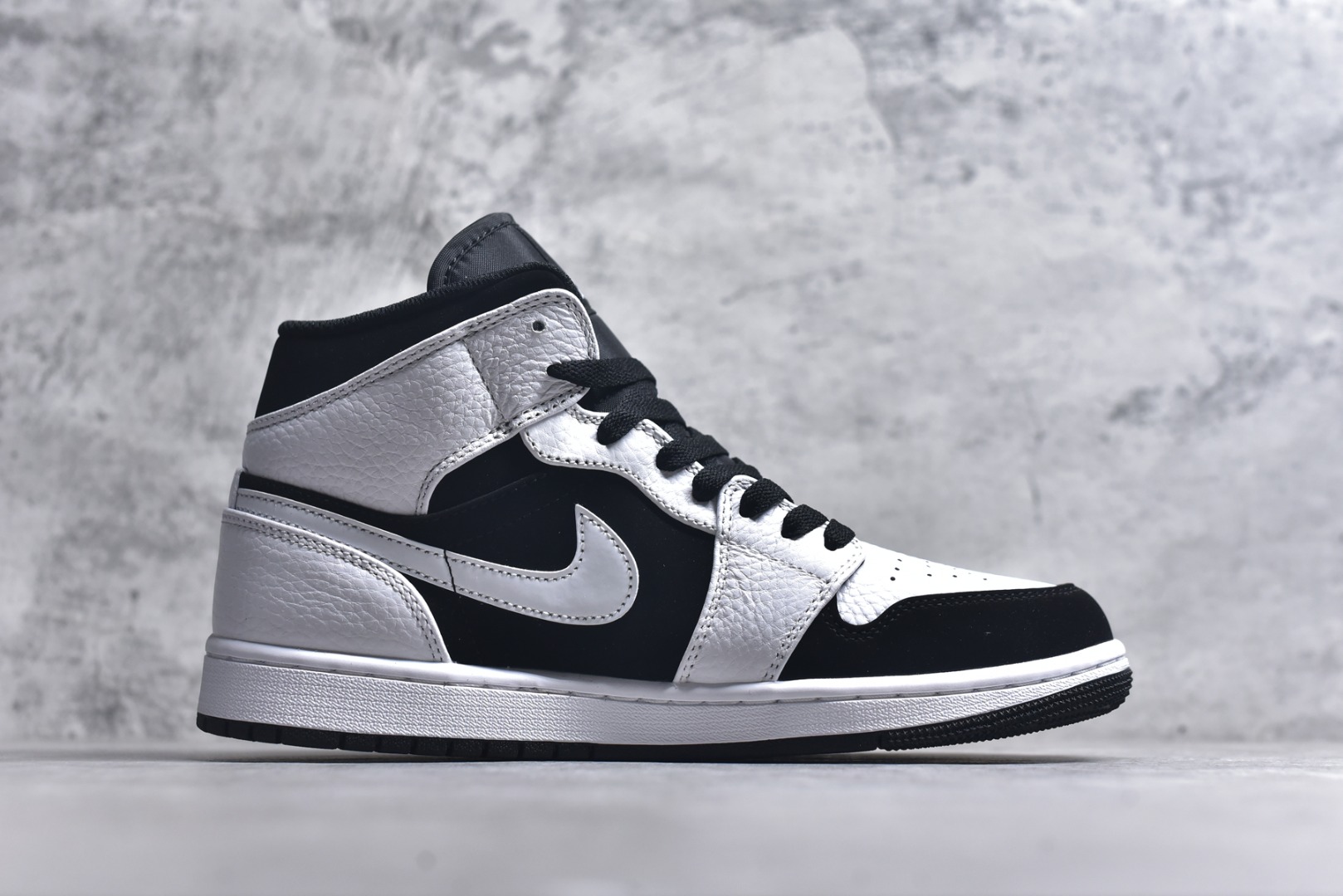 图片[3]-#Air Jordan AJ1 High 高帮全系列 性价比批次 原盒原配 大厂出品 原厂楦头纸板数据开发 鞋型公整不松垮 采购头层皮料冲裁 高整洁度 上脚原汁原味的公司货既视感 原底独立模具 中底四线拉帮完美走线 原模大底咬花 实拍调校N版已经零色差零失真 百分百还原实物色彩所见即所得 不存在货不对板色差等低级问题 选购参考实物拍摄 不混卖不参货 只用心做好货严格选品 承诺混一赔十 尺码：36 36.5 37.5 38 38.5 39 40 40.5 41 42 42.5 43 44 44.5 45-选品中心