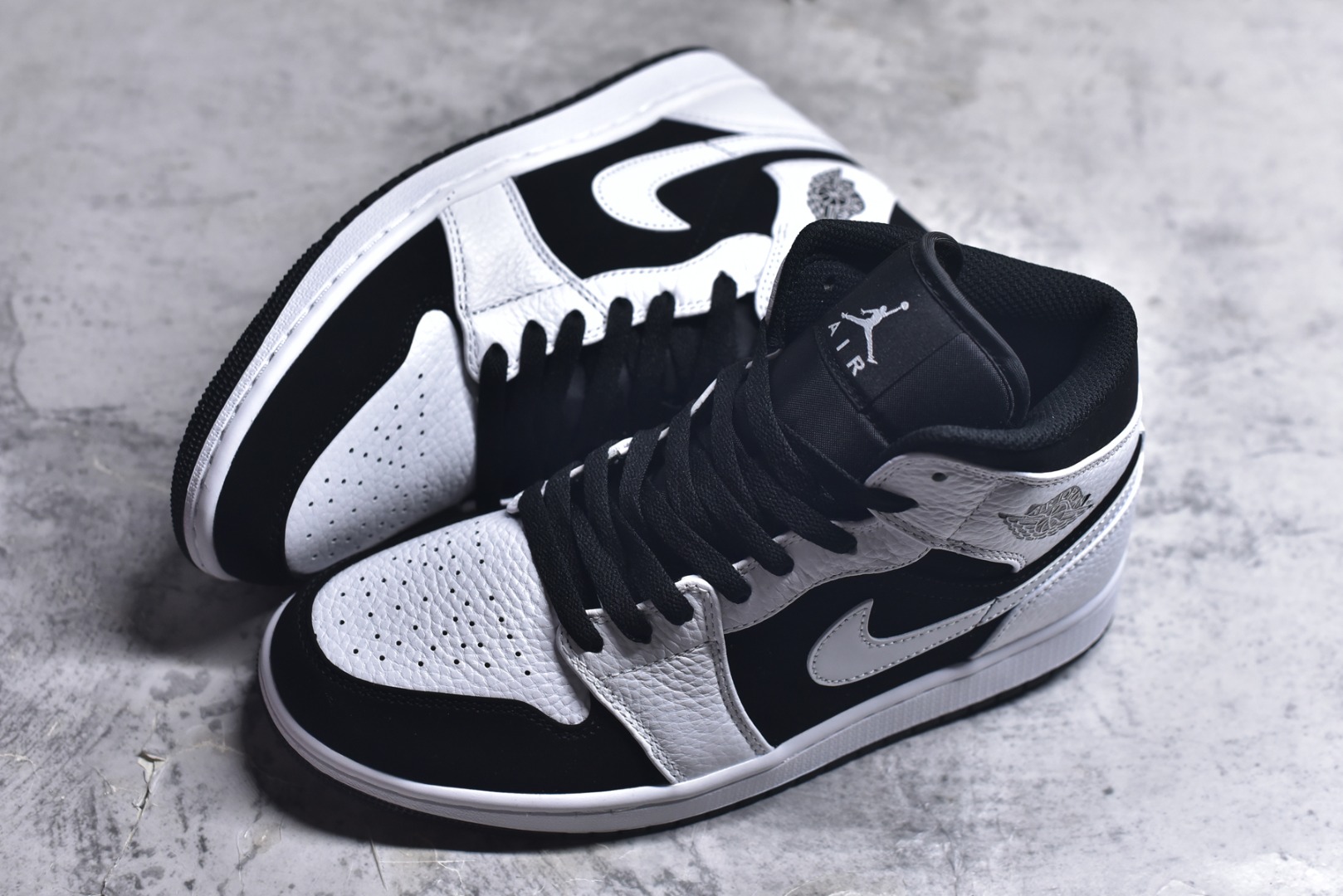 图片[7]-#Air Jordan AJ1 High 高帮全系列 性价比批次 原盒原配 大厂出品 原厂楦头纸板数据开发 鞋型公整不松垮 采购头层皮料冲裁 高整洁度 上脚原汁原味的公司货既视感 原底独立模具 中底四线拉帮完美走线 原模大底咬花 实拍调校N版已经零色差零失真 百分百还原实物色彩所见即所得 不存在货不对板色差等低级问题 选购参考实物拍摄 不混卖不参货 只用心做好货严格选品 承诺混一赔十 尺码：36 36.5 37.5 38 38.5 39 40 40.5 41 42 42.5 43 44 44.5 45-选品中心