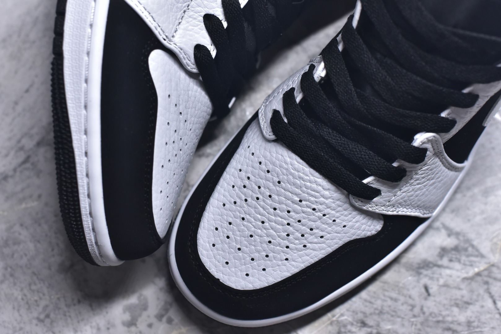 图片[8]-#Air Jordan AJ1 High 高帮全系列 性价比批次 原盒原配 大厂出品 原厂楦头纸板数据开发 鞋型公整不松垮 采购头层皮料冲裁 高整洁度 上脚原汁原味的公司货既视感 原底独立模具 中底四线拉帮完美走线 原模大底咬花 实拍调校N版已经零色差零失真 百分百还原实物色彩所见即所得 不存在货不对板色差等低级问题 选购参考实物拍摄 不混卖不参货 只用心做好货严格选品 承诺混一赔十 尺码：36 36.5 37.5 38 38.5 39 40 40.5 41 42 42.5 43 44 44.5 45-选品中心