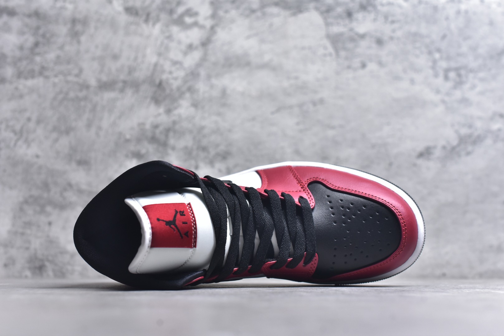 图片[4]-#Air Jordan AJ1 High 高帮全系列 性价比批次 原盒原配 大厂出品 原厂楦头纸板数据开发 鞋型公整不松垮 采购头层皮料冲裁 高整洁度 上脚原汁原味的公司货既视感 原底独立模具 中底四线拉帮完美走线 原模大底咬花 实拍调校N版已经零色差零失真 百分百还原实物色彩所见即所得 不存在货不对板色差等低级问题 选购参考实物拍摄 不混卖不参货 只用心做好货严格选品 承诺混一赔十 尺码：36 36.5 37.5 38 38.5 39 40 40.5 41 42 42.5 43 44 44.5 45-选品中心