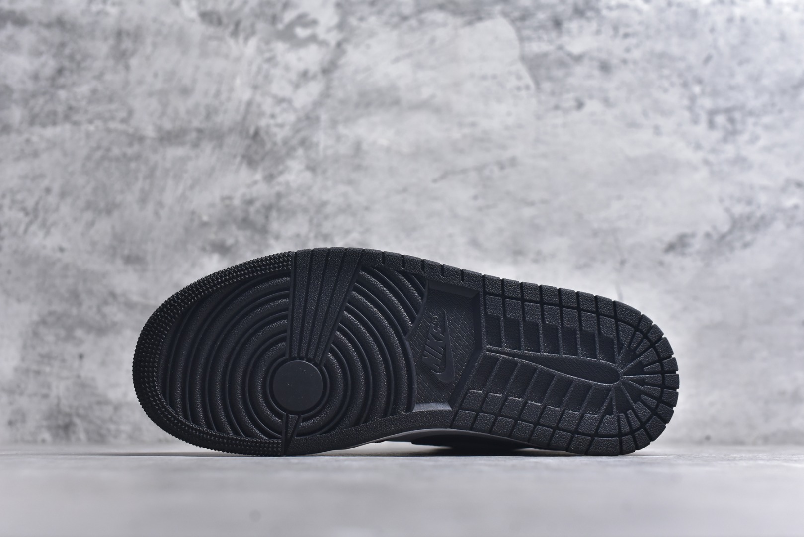 图片[6]-#Air Jordan AJ1 High 高帮全系列 性价比批次 原盒原配 大厂出品 原厂楦头纸板数据开发 鞋型公整不松垮 采购头层皮料冲裁 高整洁度 上脚原汁原味的公司货既视感 原底独立模具 中底四线拉帮完美走线 原模大底咬花 实拍调校N版已经零色差零失真 百分百还原实物色彩所见即所得 不存在货不对板色差等低级问题 选购参考实物拍摄 不混卖不参货 只用心做好货严格选品 承诺混一赔十 尺码：36 36.5 37.5 38 38.5 39 40 40.5 41 42 42.5 43 44 44.5 45-选品中心