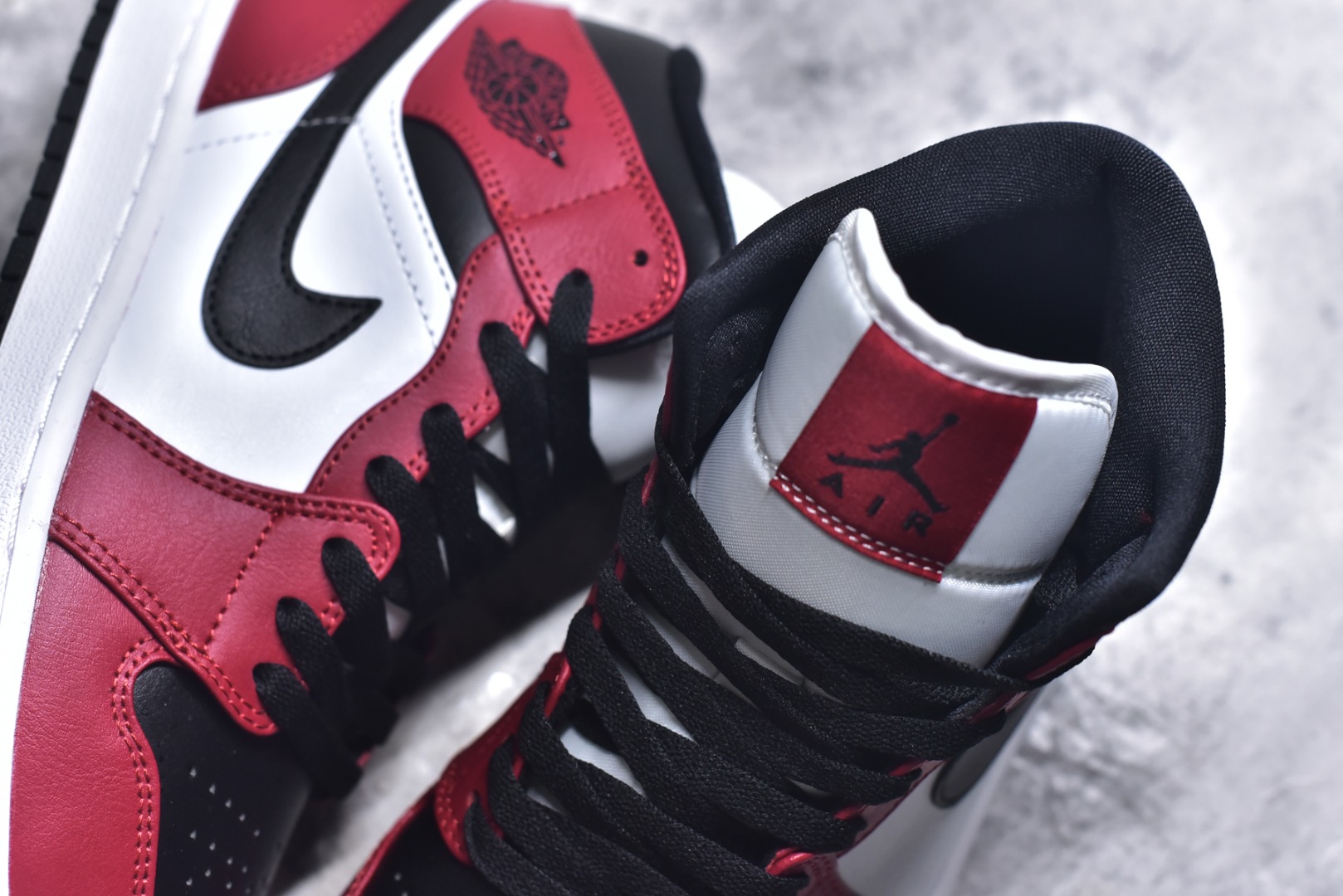 图片[9]-#Air Jordan AJ1 High 高帮全系列 性价比批次 原盒原配 大厂出品 原厂楦头纸板数据开发 鞋型公整不松垮 采购头层皮料冲裁 高整洁度 上脚原汁原味的公司货既视感 原底独立模具 中底四线拉帮完美走线 原模大底咬花 实拍调校N版已经零色差零失真 百分百还原实物色彩所见即所得 不存在货不对板色差等低级问题 选购参考实物拍摄 不混卖不参货 只用心做好货严格选品 承诺混一赔十 尺码：36 36.5 37.5 38 38.5 39 40 40.5 41 42 42.5 43 44 44.5 45-选品中心