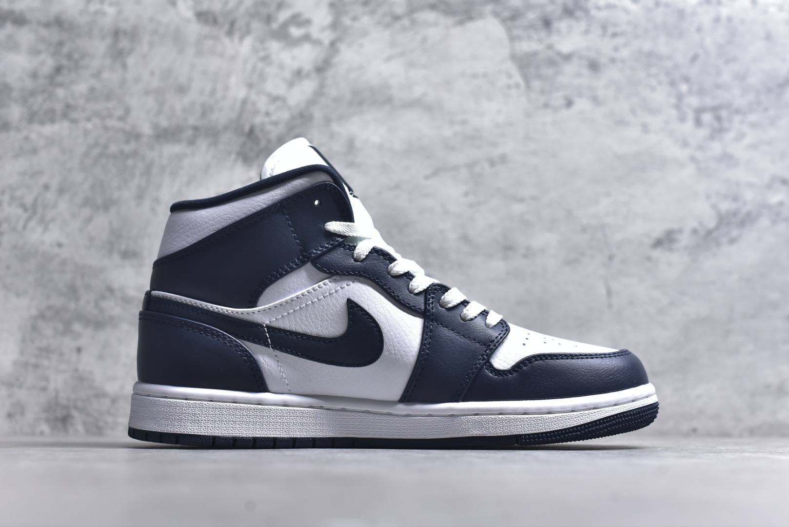 图片[3]-#Air Jordan AJ1 High 高帮全系列 性价比批次 原盒原配 大厂出品 原厂楦头纸板数据开发 鞋型公整不松垮 采购头层皮料冲裁 高整洁度 上脚原汁原味的公司货既视感 原底独立模具 中底四线拉帮完美走线 原模大底咬花 实拍调校N版已经零色差零失真 百分百还原实物色彩所见即所得 不存在货不对板色差等低级问题 选购参考实物拍摄 不混卖不参货 只用心做好货严格选品 承诺混一赔十 尺码：36 36.5 37.5 38 38.5 39 40 40.5 41 42 42.5 43 44 44.5 45-选品中心