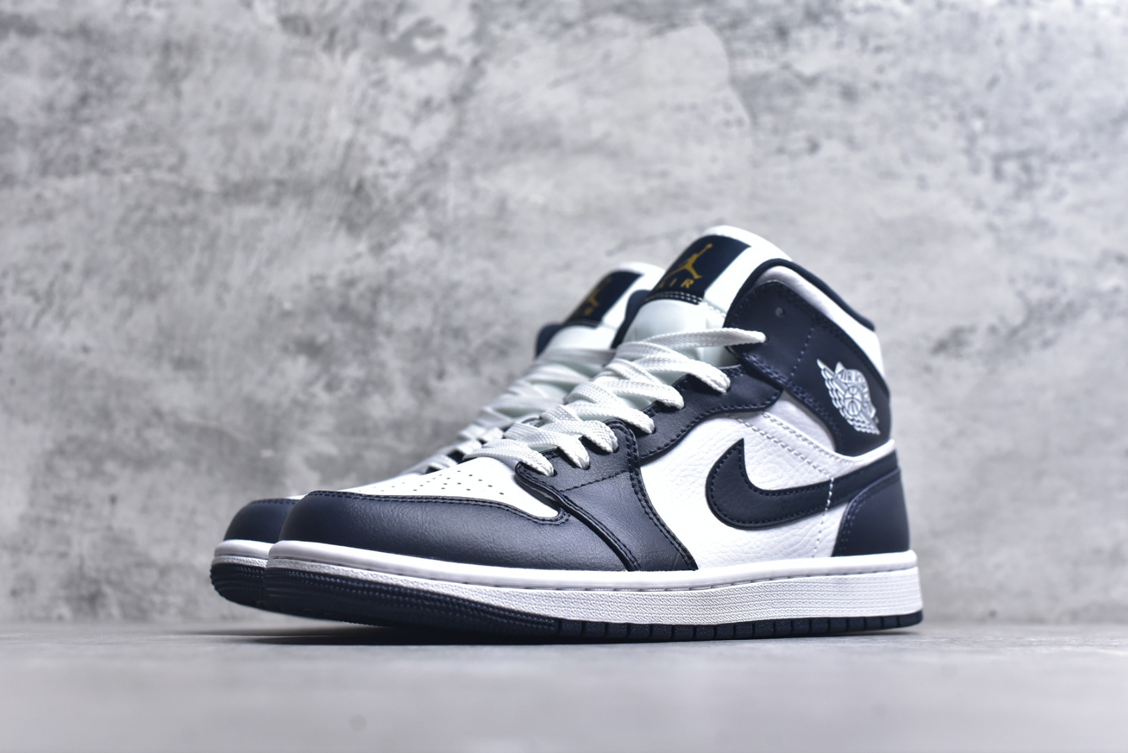 图片[2]-#Air Jordan AJ1 High 高帮全系列 性价比批次 原盒原配 大厂出品 原厂楦头纸板数据开发 鞋型公整不松垮 采购头层皮料冲裁 高整洁度 上脚原汁原味的公司货既视感 原底独立模具 中底四线拉帮完美走线 原模大底咬花 实拍调校N版已经零色差零失真 百分百还原实物色彩所见即所得 不存在货不对板色差等低级问题 选购参考实物拍摄 不混卖不参货 只用心做好货严格选品 承诺混一赔十 尺码：36 36.5 37.5 38 38.5 39 40 40.5 41 42 42.5 43 44 44.5 45-选品中心