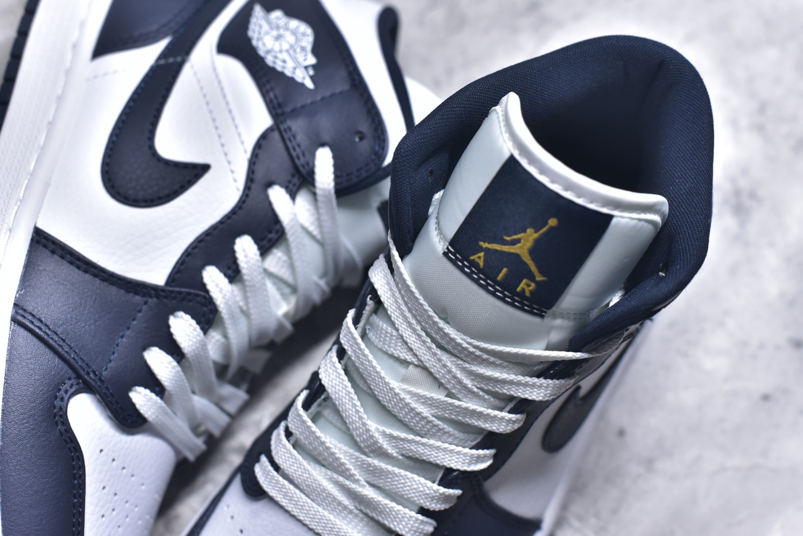 图片[9]-#Air Jordan AJ1 High 高帮全系列 性价比批次 原盒原配 大厂出品 原厂楦头纸板数据开发 鞋型公整不松垮 采购头层皮料冲裁 高整洁度 上脚原汁原味的公司货既视感 原底独立模具 中底四线拉帮完美走线 原模大底咬花 实拍调校N版已经零色差零失真 百分百还原实物色彩所见即所得 不存在货不对板色差等低级问题 选购参考实物拍摄 不混卖不参货 只用心做好货严格选品 承诺混一赔十 尺码：36 36.5 37.5 38 38.5 39 40 40.5 41 42 42.5 43 44 44.5 45-选品中心