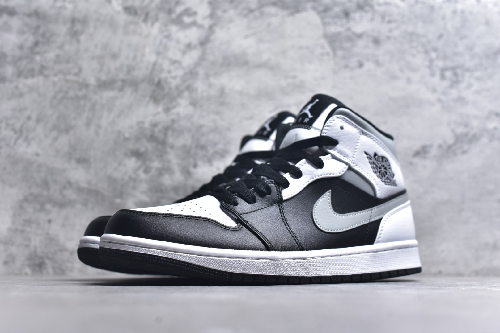 图片[2]-#Air Jordan AJ1 High 高帮全系列 性价比批次 原盒原配 大厂出品 原厂楦头纸板数据开发 鞋型公整不松垮 采购头层皮料冲裁 高整洁度 上脚原汁原味的公司货既视感 原底独立模具 中底四线拉帮完美走线 原模大底咬花 实拍调校N版已经零色差零失真 百分百还原实物色彩所见即所得 不存在货不对板色差等低级问题 选购参考实物拍摄 不混卖不参货 只用心做好货严格选品 承诺混一赔十 尺码：36 36.5 37.5 38 38.5 39 40 40.5 41 42 42.5 43 44 44.5 45-选品中心