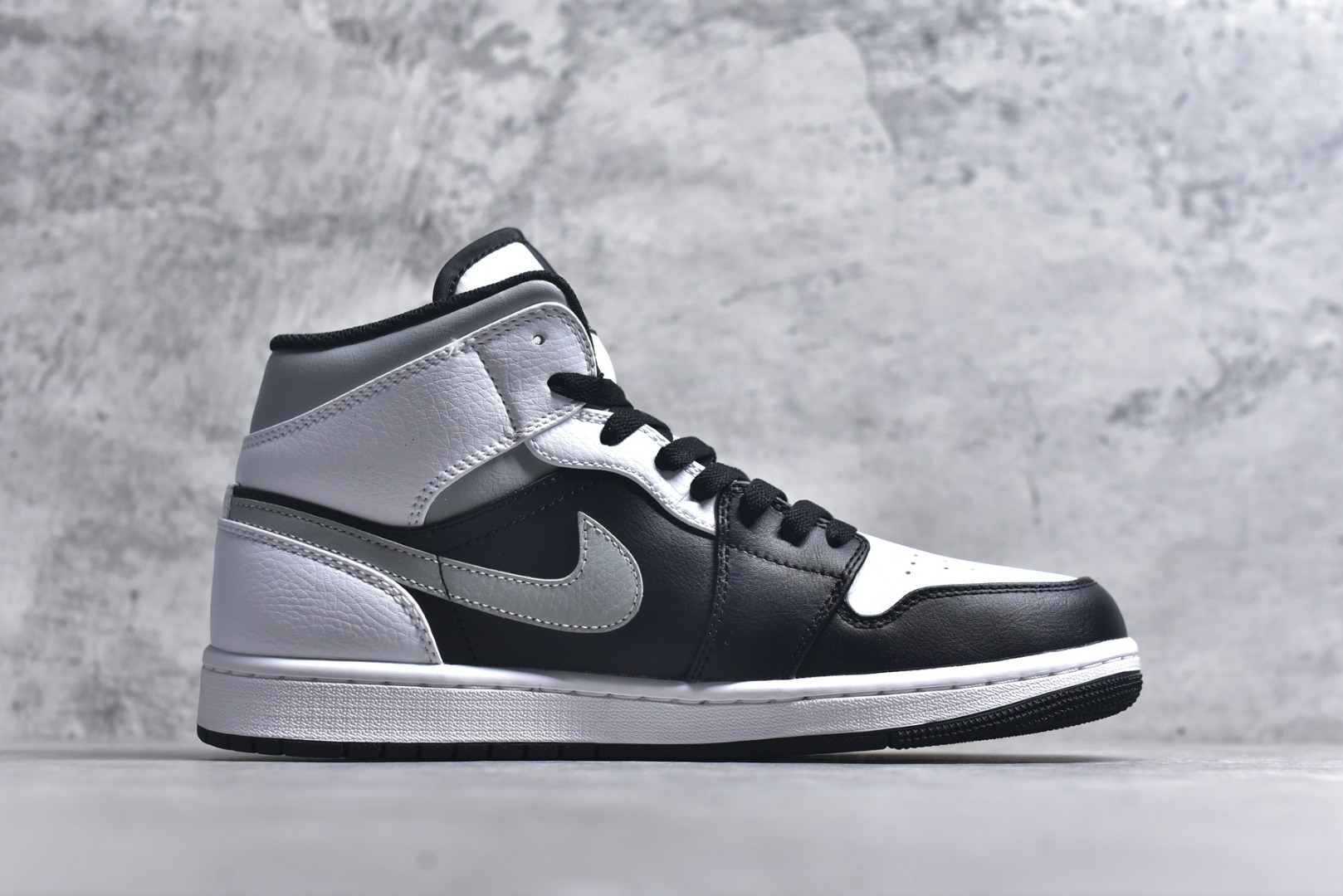 图片[3]-#Air Jordan AJ1 High 高帮全系列 性价比批次 原盒原配 大厂出品 原厂楦头纸板数据开发 鞋型公整不松垮 采购头层皮料冲裁 高整洁度 上脚原汁原味的公司货既视感 原底独立模具 中底四线拉帮完美走线 原模大底咬花 实拍调校N版已经零色差零失真 百分百还原实物色彩所见即所得 不存在货不对板色差等低级问题 选购参考实物拍摄 不混卖不参货 只用心做好货严格选品 承诺混一赔十 尺码：36 36.5 37.5 38 38.5 39 40 40.5 41 42 42.5 43 44 44.5 45-选品中心