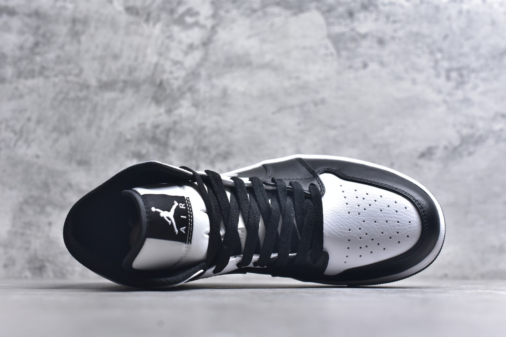 图片[4]-#Air Jordan AJ1 High 高帮全系列 性价比批次 原盒原配 大厂出品 原厂楦头纸板数据开发 鞋型公整不松垮 采购头层皮料冲裁 高整洁度 上脚原汁原味的公司货既视感 原底独立模具 中底四线拉帮完美走线 原模大底咬花 实拍调校N版已经零色差零失真 百分百还原实物色彩所见即所得 不存在货不对板色差等低级问题 选购参考实物拍摄 不混卖不参货 只用心做好货严格选品 承诺混一赔十 尺码：36 36.5 37.5 38 38.5 39 40 40.5 41 42 42.5 43 44 44.5 45-选品中心