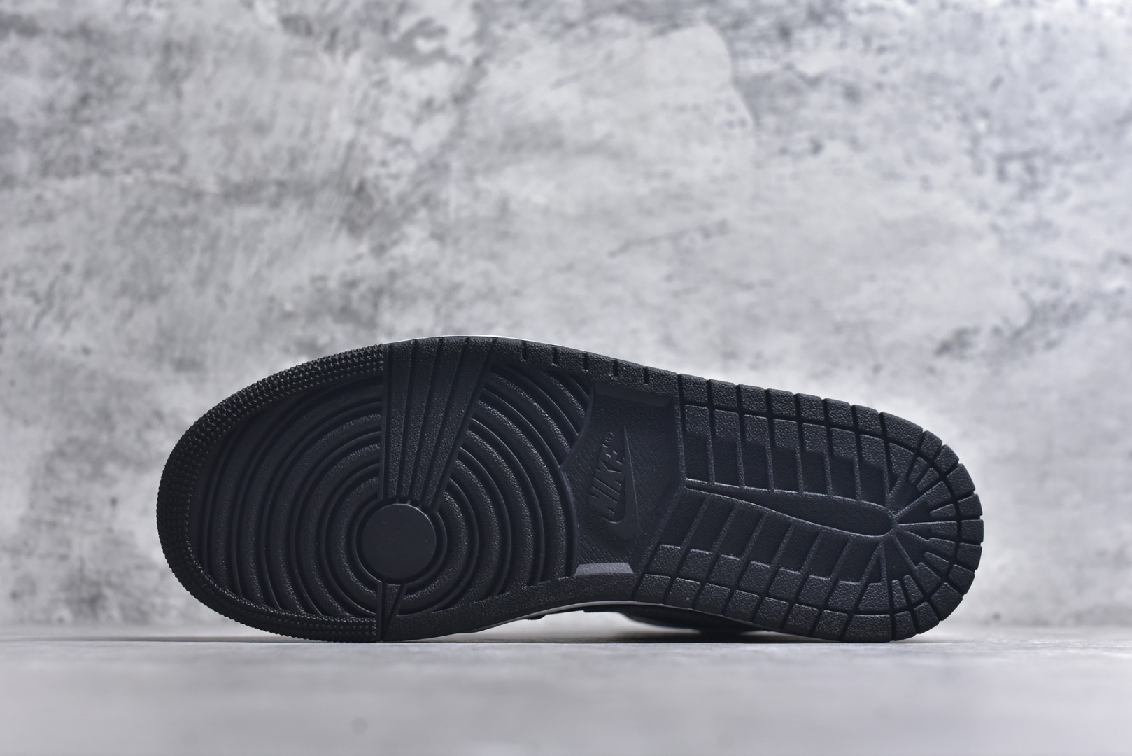 图片[6]-#Air Jordan AJ1 High 高帮全系列 性价比批次 原盒原配 大厂出品 原厂楦头纸板数据开发 鞋型公整不松垮 采购头层皮料冲裁 高整洁度 上脚原汁原味的公司货既视感 原底独立模具 中底四线拉帮完美走线 原模大底咬花 实拍调校N版已经零色差零失真 百分百还原实物色彩所见即所得 不存在货不对板色差等低级问题 选购参考实物拍摄 不混卖不参货 只用心做好货严格选品 承诺混一赔十 尺码：36 36.5 37.5 38 38.5 39 40 40.5 41 42 42.5 43 44 44.5 45-选品中心