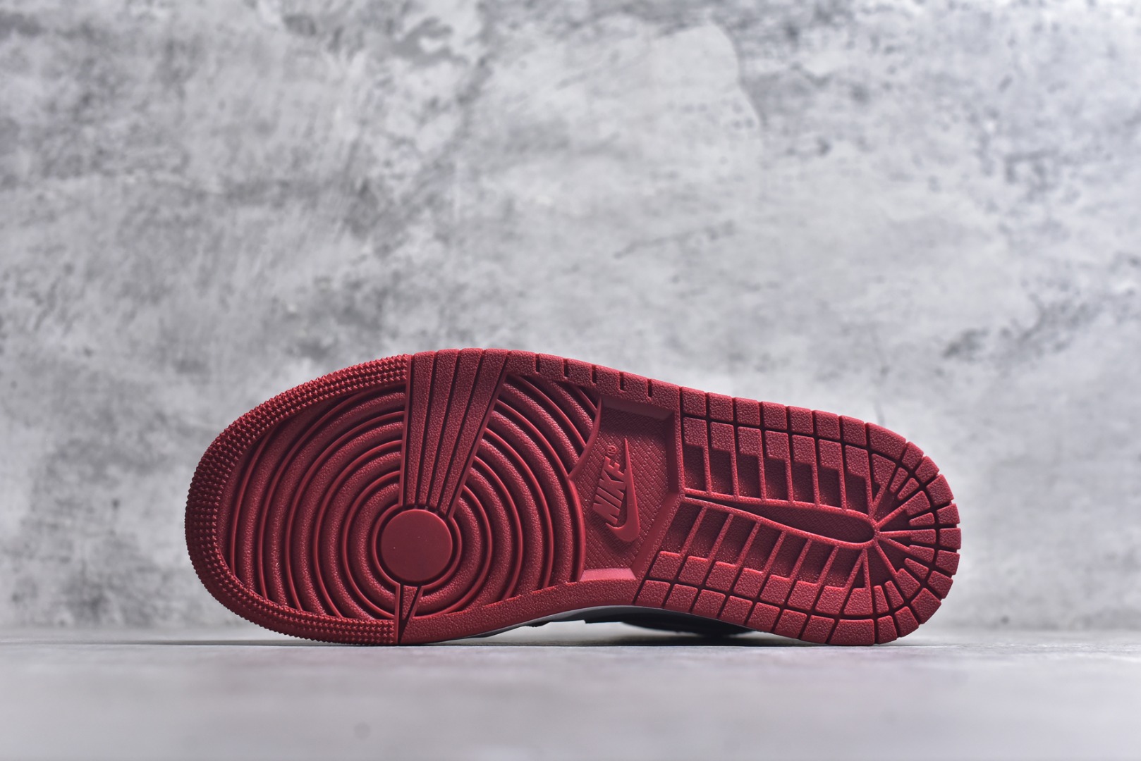 图片[6]-#Air Jordan AJ1 High 高帮全系列 性价比批次 原盒原配 大厂出品 原厂楦头纸板数据开发 鞋型公整不松垮 采购头层皮料冲裁 高整洁度 上脚原汁原味的公司货既视感 原底独立模具 中底四线拉帮完美走线 原模大底咬花 实拍调校N版已经零色差零失真 百分百还原实物色彩所见即所得 不存在货不对板色差等低级问题 选购参考实物拍摄 不混卖不参货 只用心做好货严格选品 承诺混一赔十 尺码：36 36.5 37.5 38 38.5 39 40 40.5 41 42 42.5 43 44 44.5 45-选品中心