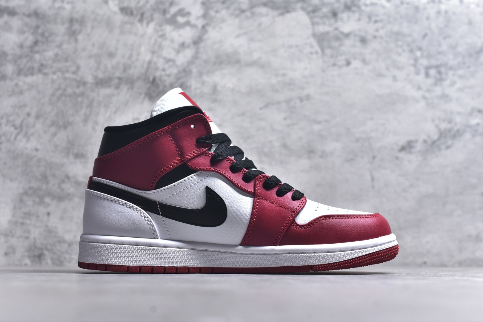 图片[3]-#Air Jordan AJ1 High 高帮全系列 性价比批次 原盒原配 大厂出品 原厂楦头纸板数据开发 鞋型公整不松垮 采购头层皮料冲裁 高整洁度 上脚原汁原味的公司货既视感 原底独立模具 中底四线拉帮完美走线 原模大底咬花 实拍调校N版已经零色差零失真 百分百还原实物色彩所见即所得 不存在货不对板色差等低级问题 选购参考实物拍摄 不混卖不参货 只用心做好货严格选品 承诺混一赔十 尺码：36 36.5 37.5 38 38.5 39 40 40.5 41 42 42.5 43 44 44.5 45-选品中心