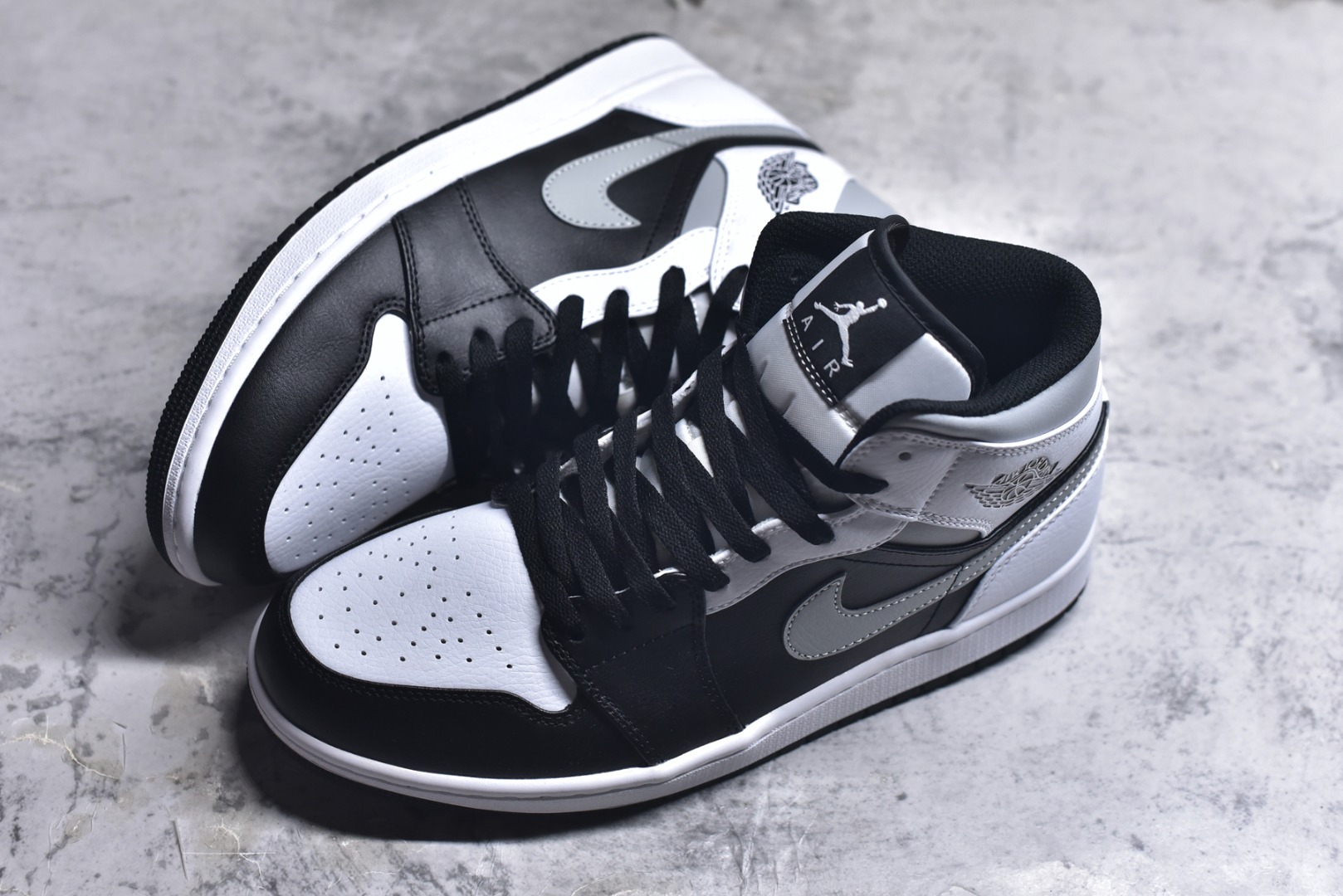 图片[7]-#Air Jordan AJ1 High 高帮全系列 性价比批次 原盒原配 大厂出品 原厂楦头纸板数据开发 鞋型公整不松垮 采购头层皮料冲裁 高整洁度 上脚原汁原味的公司货既视感 原底独立模具 中底四线拉帮完美走线 原模大底咬花 实拍调校N版已经零色差零失真 百分百还原实物色彩所见即所得 不存在货不对板色差等低级问题 选购参考实物拍摄 不混卖不参货 只用心做好货严格选品 承诺混一赔十 尺码：36 36.5 37.5 38 38.5 39 40 40.5 41 42 42.5 43 44 44.5 45-选品中心