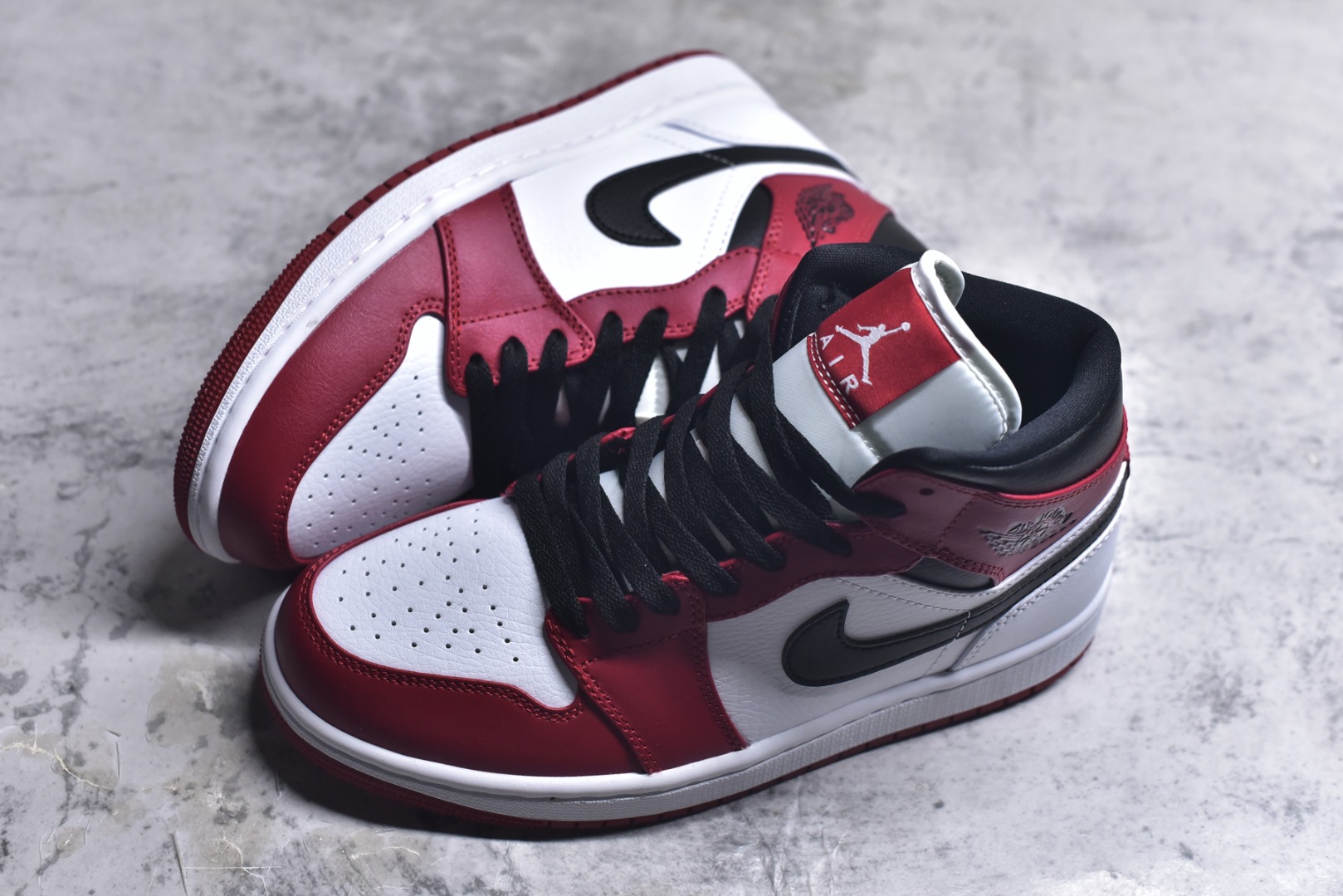 图片[7]-#Air Jordan AJ1 High 高帮全系列 性价比批次 原盒原配 大厂出品 原厂楦头纸板数据开发 鞋型公整不松垮 采购头层皮料冲裁 高整洁度 上脚原汁原味的公司货既视感 原底独立模具 中底四线拉帮完美走线 原模大底咬花 实拍调校N版已经零色差零失真 百分百还原实物色彩所见即所得 不存在货不对板色差等低级问题 选购参考实物拍摄 不混卖不参货 只用心做好货严格选品 承诺混一赔十 尺码：36 36.5 37.5 38 38.5 39 40 40.5 41 42 42.5 43 44 44.5 45-选品中心