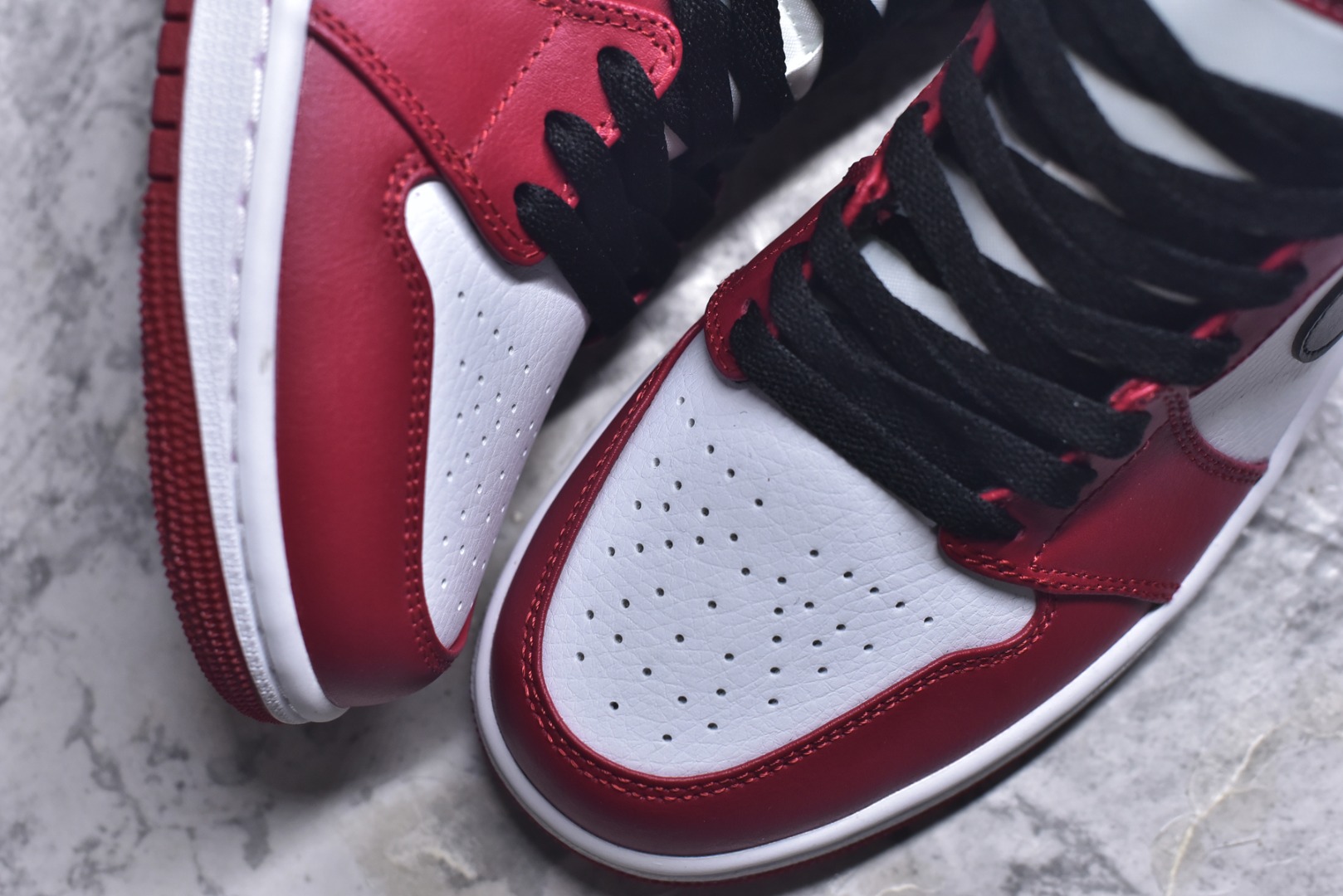 图片[8]-#Air Jordan AJ1 High 高帮全系列 性价比批次 原盒原配 大厂出品 原厂楦头纸板数据开发 鞋型公整不松垮 采购头层皮料冲裁 高整洁度 上脚原汁原味的公司货既视感 原底独立模具 中底四线拉帮完美走线 原模大底咬花 实拍调校N版已经零色差零失真 百分百还原实物色彩所见即所得 不存在货不对板色差等低级问题 选购参考实物拍摄 不混卖不参货 只用心做好货严格选品 承诺混一赔十 尺码：36 36.5 37.5 38 38.5 39 40 40.5 41 42 42.5 43 44 44.5 45-选品中心