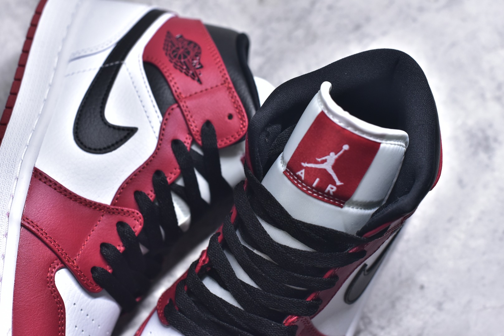 图片[9]-#Air Jordan AJ1 High 高帮全系列 性价比批次 原盒原配 大厂出品 原厂楦头纸板数据开发 鞋型公整不松垮 采购头层皮料冲裁 高整洁度 上脚原汁原味的公司货既视感 原底独立模具 中底四线拉帮完美走线 原模大底咬花 实拍调校N版已经零色差零失真 百分百还原实物色彩所见即所得 不存在货不对板色差等低级问题 选购参考实物拍摄 不混卖不参货 只用心做好货严格选品 承诺混一赔十 尺码：36 36.5 37.5 38 38.5 39 40 40.5 41 42 42.5 43 44 44.5 45-选品中心