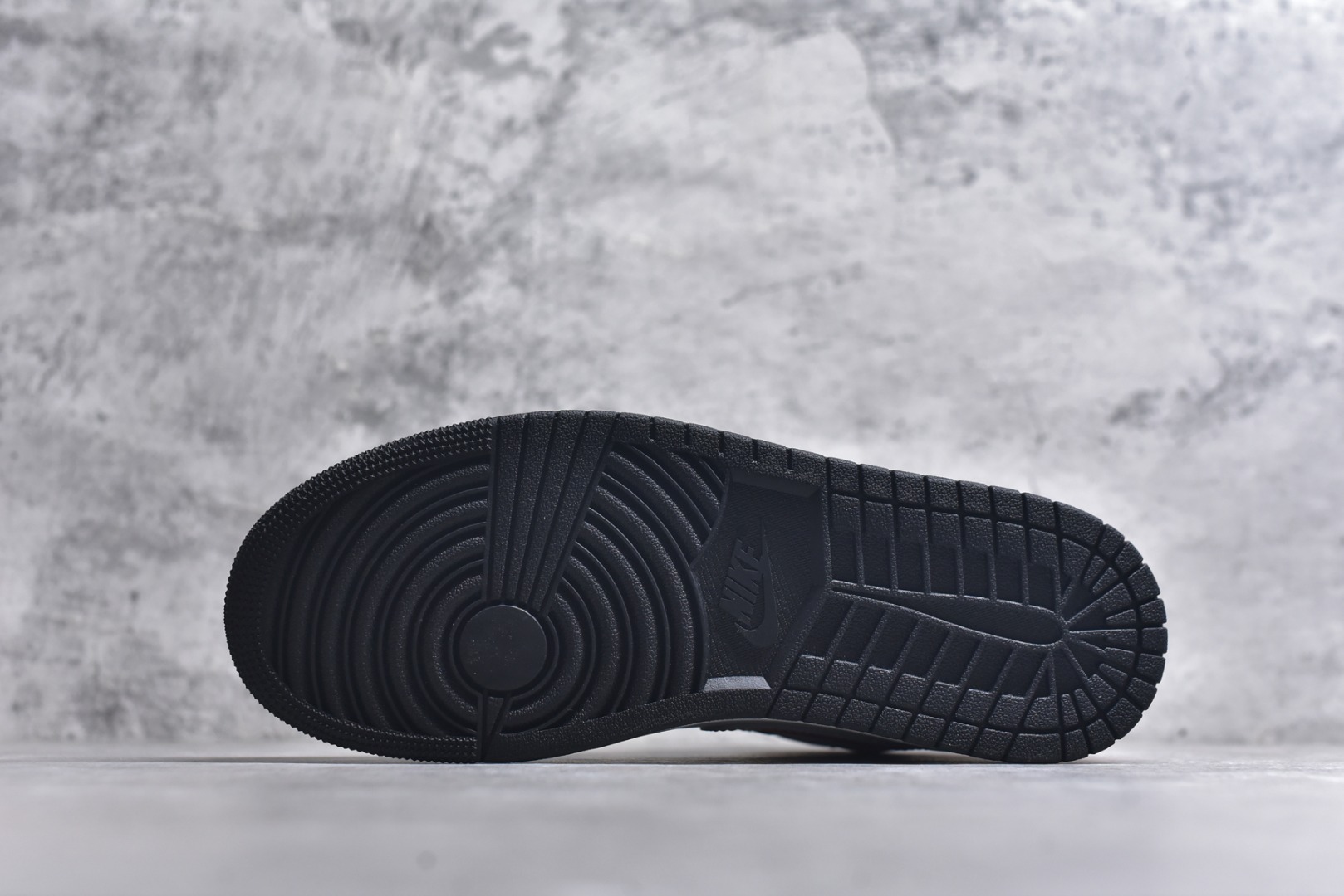 图片[6]-#Air Jordan AJ1 High 高帮全系列 性价比批次 原盒原配 大厂出品 原厂楦头纸板数据开发 鞋型公整不松垮 采购头层皮料冲裁 高整洁度 上脚原汁原味的公司货既视感 原底独立模具 中底四线拉帮完美走线 原模大底咬花 实拍调校N版已经零色差零失真 百分百还原实物色彩所见即所得 不存在货不对板色差等低级问题 选购参考实物拍摄 不混卖不参货 只用心做好货严格选品 承诺混一赔十 尺码：36 36.5 37.5 38 38.5 39 40 40.5 41 42 42.5 43 44 44.5 45-选品中心