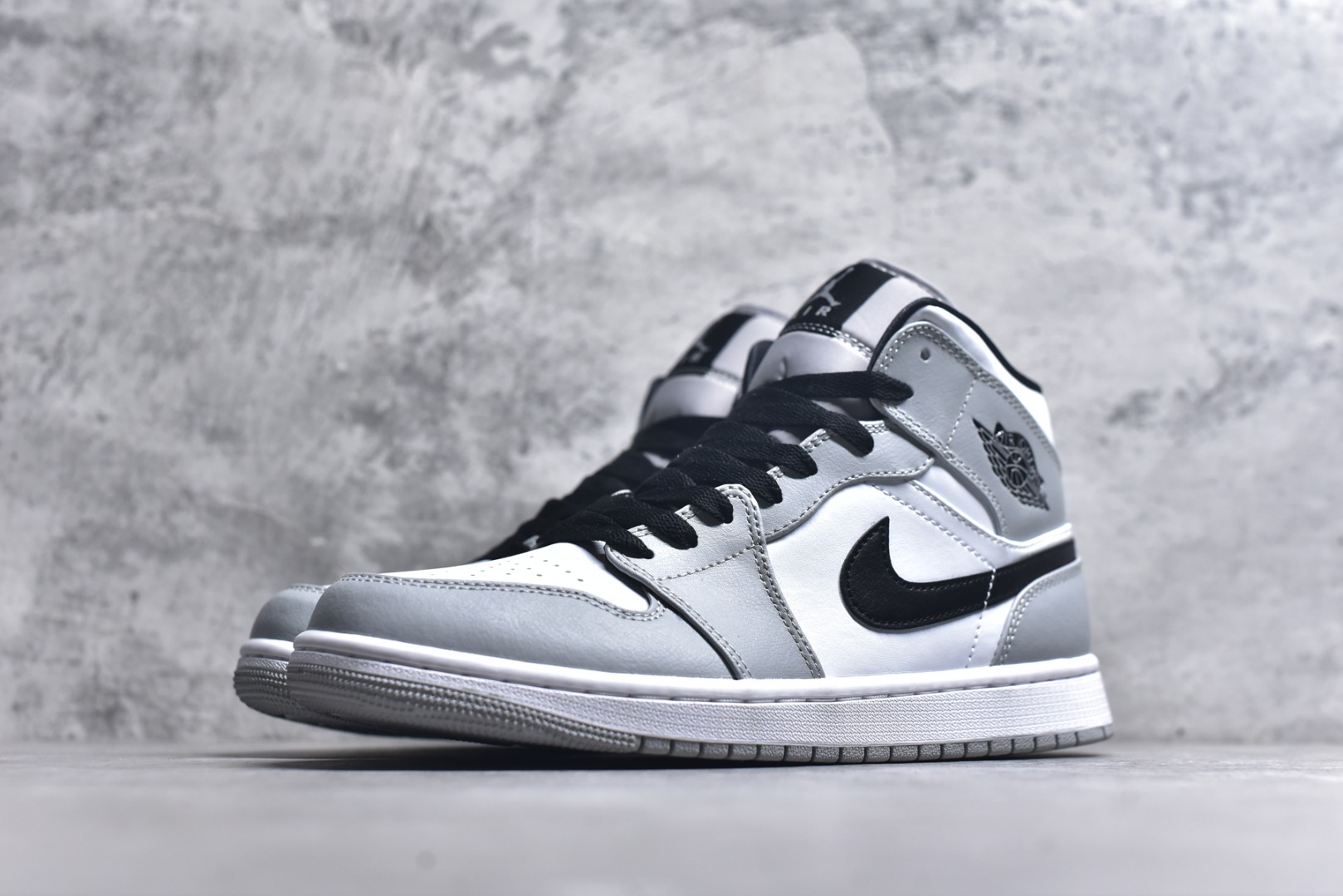 图片[2]-#Air Jordan AJ1 High 高帮全系列 性价比批次 原盒原配 大厂出品 原厂楦头纸板数据开发 鞋型公整不松垮 采购头层皮料冲裁 高整洁度 上脚原汁原味的公司货既视感 原底独立模具 中底四线拉帮完美走线 原模大底咬花 实拍调校N版已经零色差零失真 百分百还原实物色彩所见即所得 不存在货不对板色差等低级问题 选购参考实物拍摄 不混卖不参货 只用心做好货严格选品 承诺混一赔十 尺码：36 36.5 37.5 38 38.5 39 40 40.5 41 42 42.5 43 44 44.5 45-选品中心