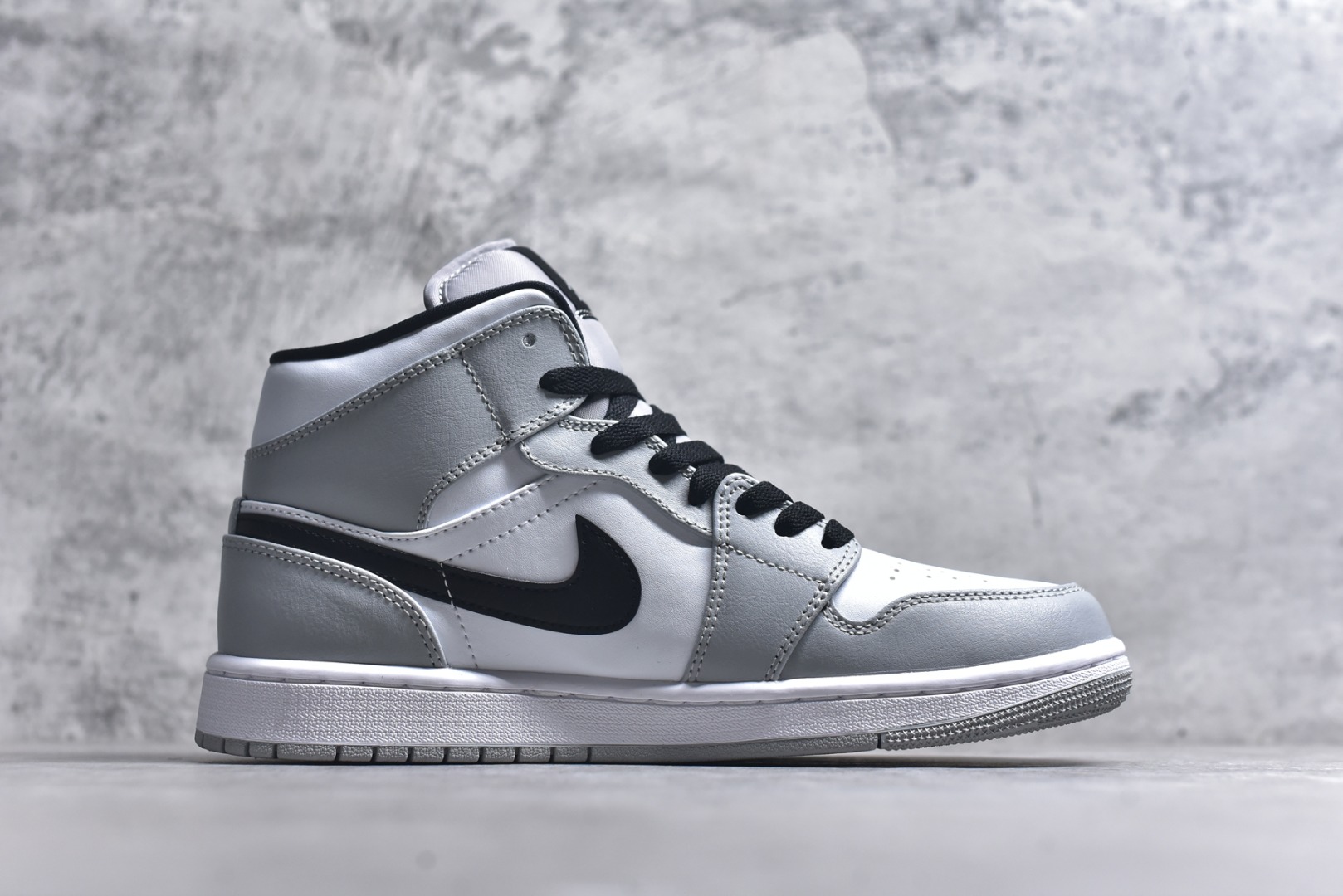 图片[3]-#Air Jordan AJ1 High 高帮全系列 性价比批次 原盒原配 大厂出品 原厂楦头纸板数据开发 鞋型公整不松垮 采购头层皮料冲裁 高整洁度 上脚原汁原味的公司货既视感 原底独立模具 中底四线拉帮完美走线 原模大底咬花 实拍调校N版已经零色差零失真 百分百还原实物色彩所见即所得 不存在货不对板色差等低级问题 选购参考实物拍摄 不混卖不参货 只用心做好货严格选品 承诺混一赔十 尺码：36 36.5 37.5 38 38.5 39 40 40.5 41 42 42.5 43 44 44.5 45-选品中心